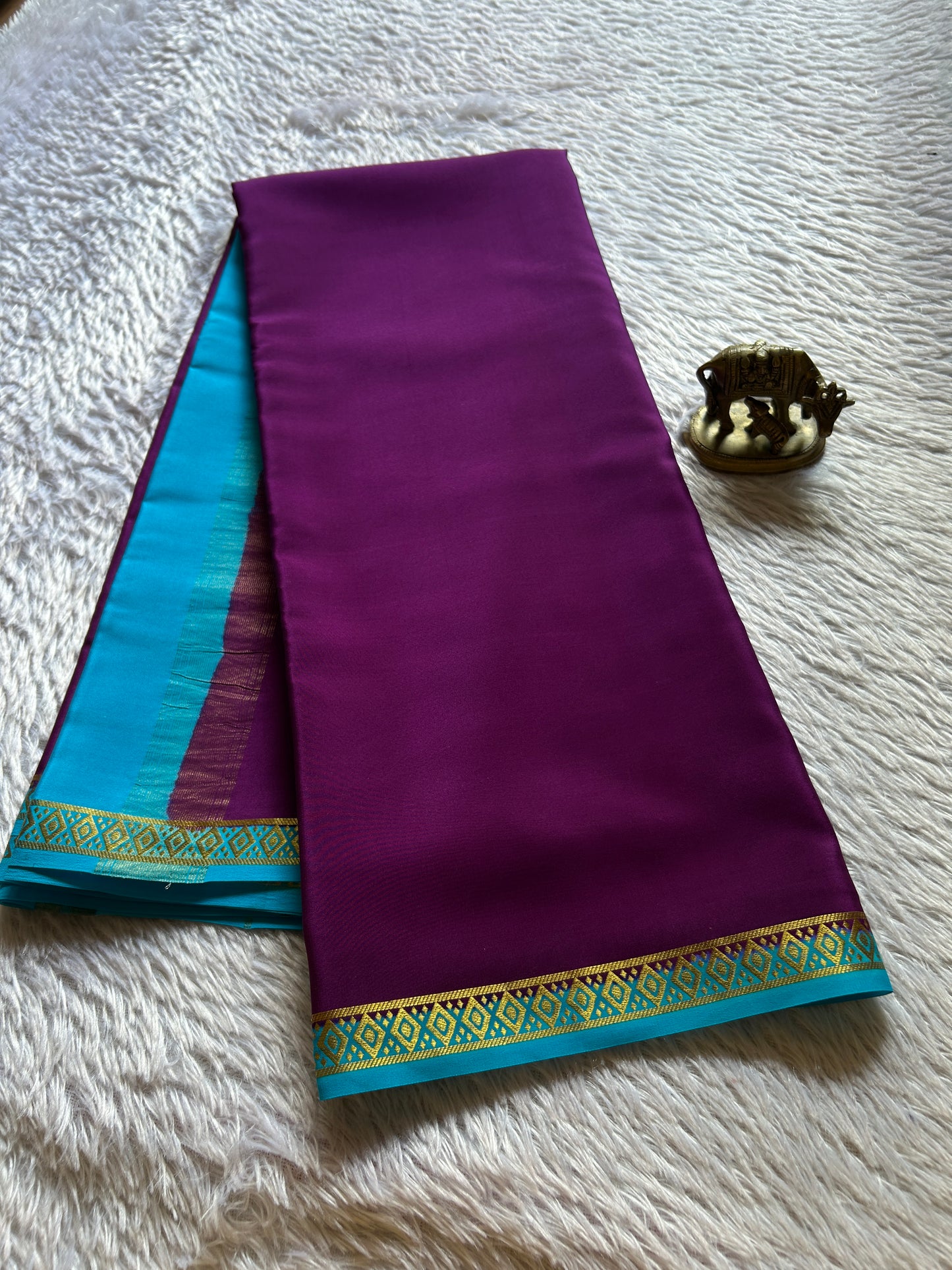 Nikhila (2D) : Plum-ananda blue