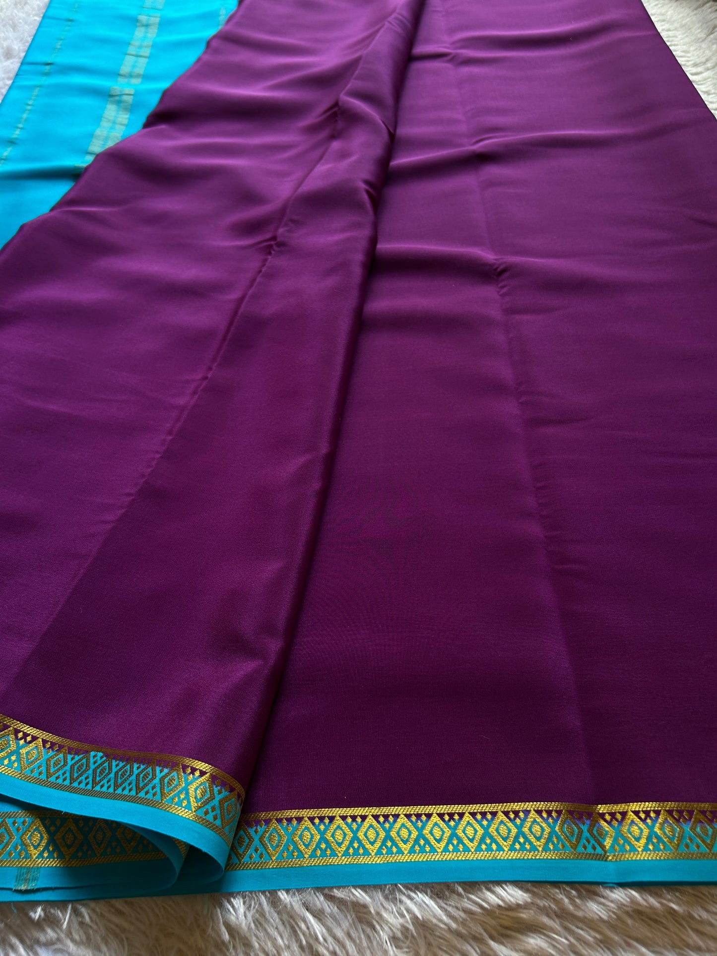 Nikhila (2D) : Plum-ananda blue