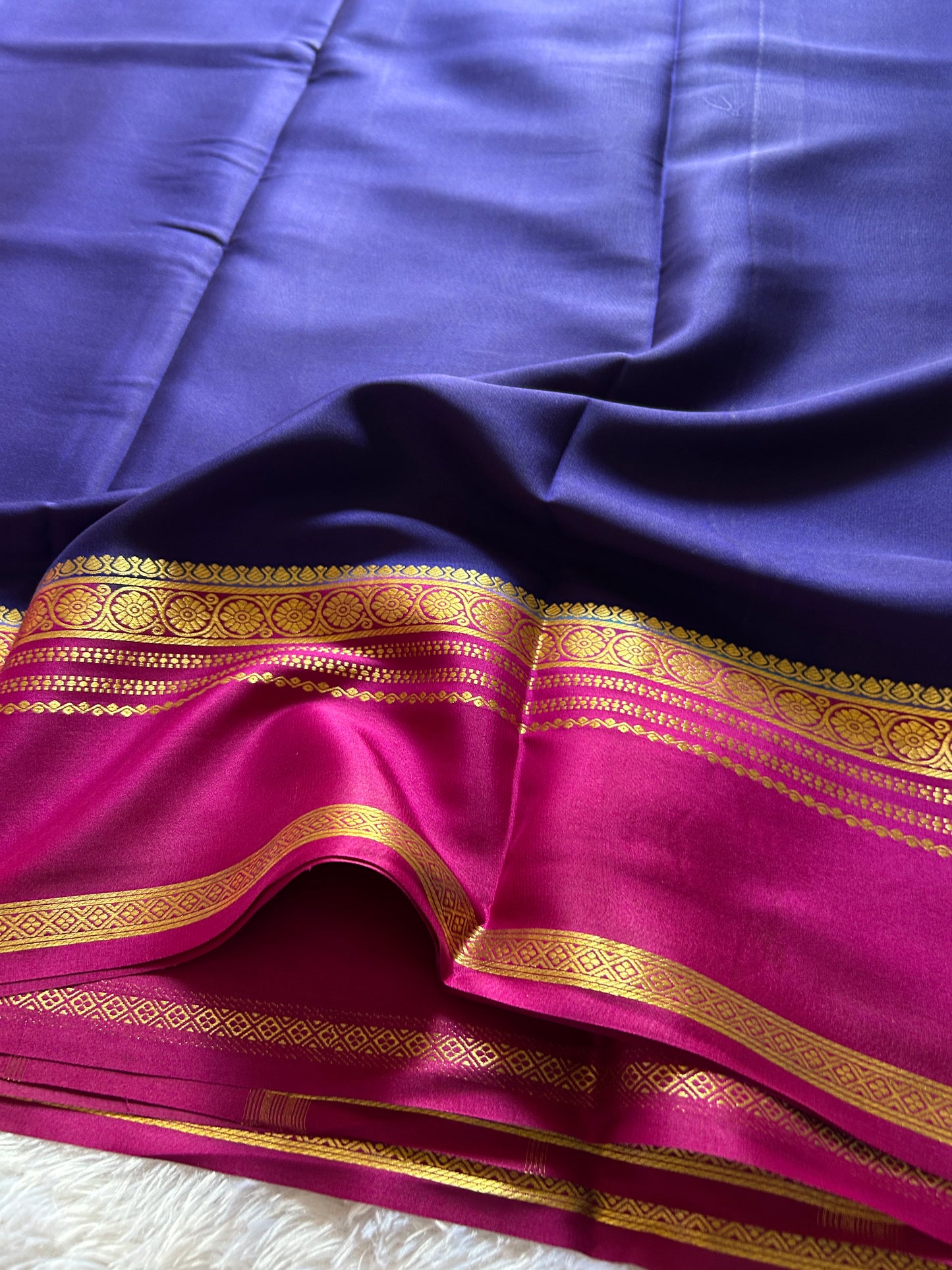 Daamini (2D): Navy blue-magenta