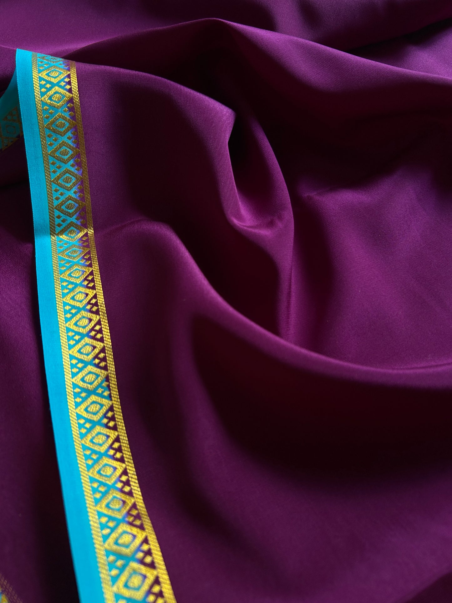 Nikhila (2D) : Plum-ananda blue