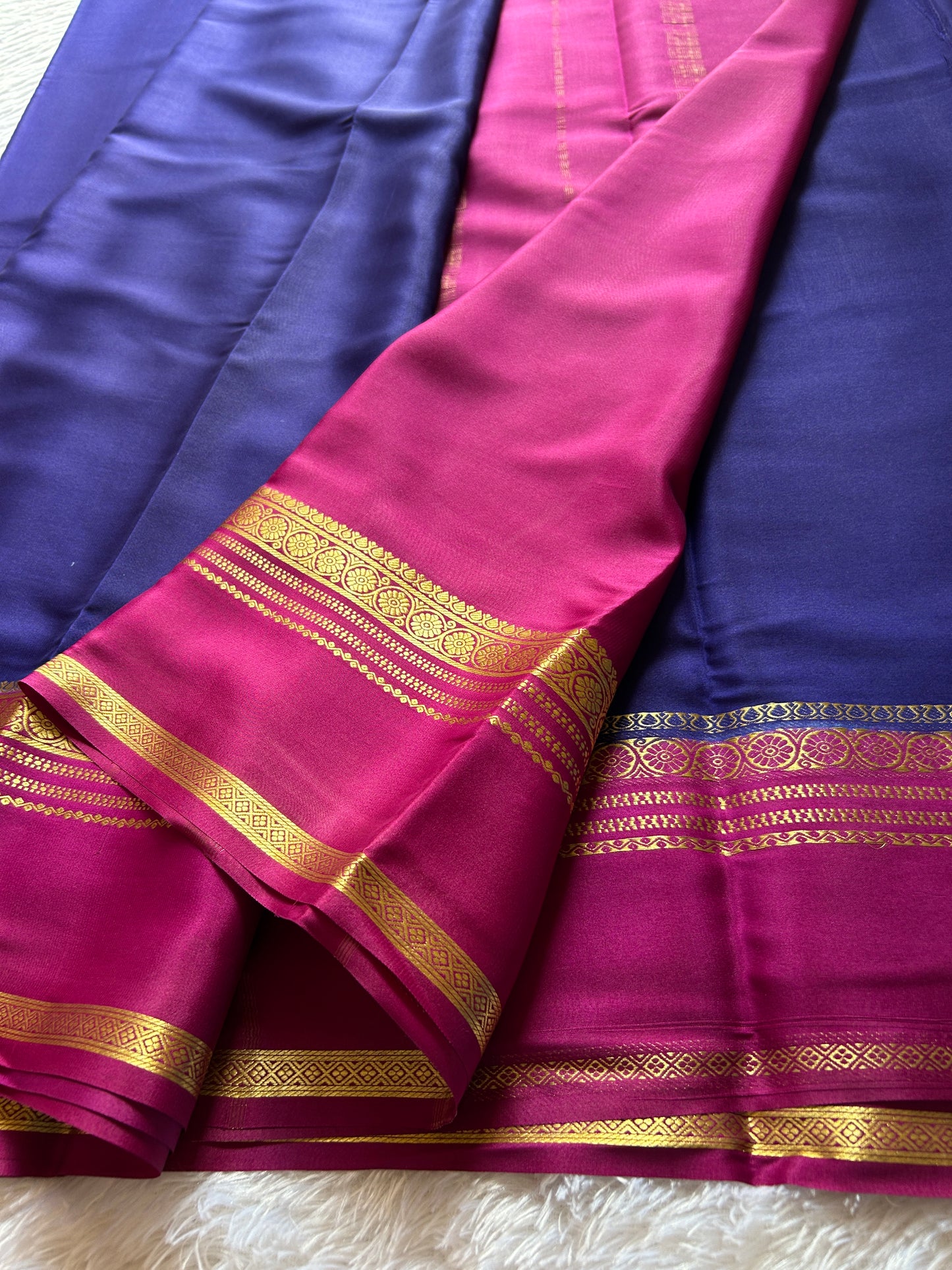 Daamini (2D): Navy blue-magenta