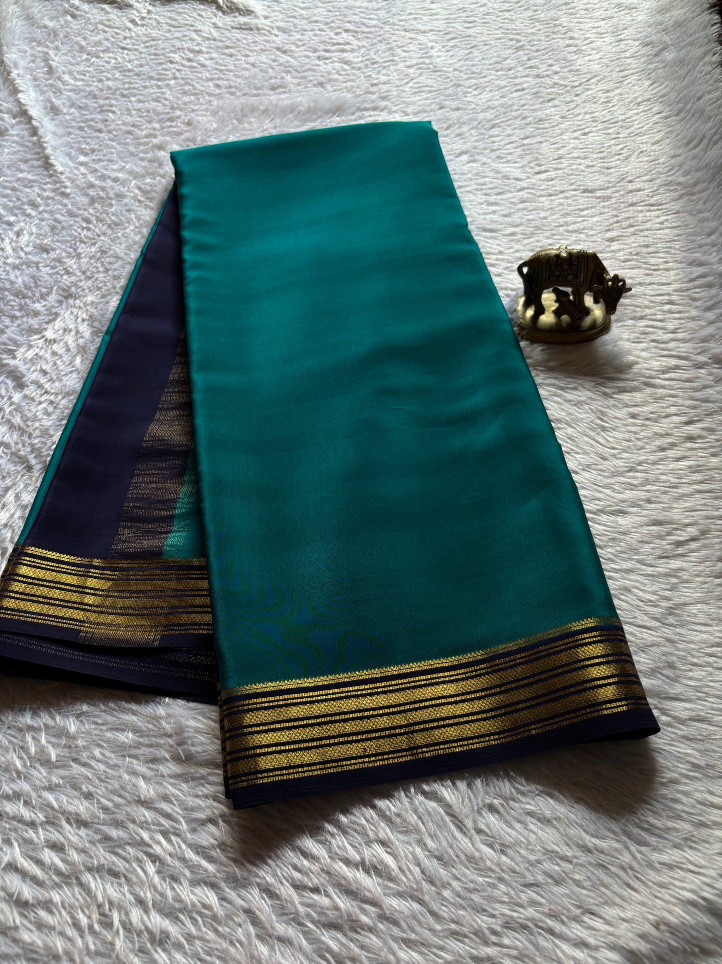 Ananya (2D) : Peacock green-deep blue