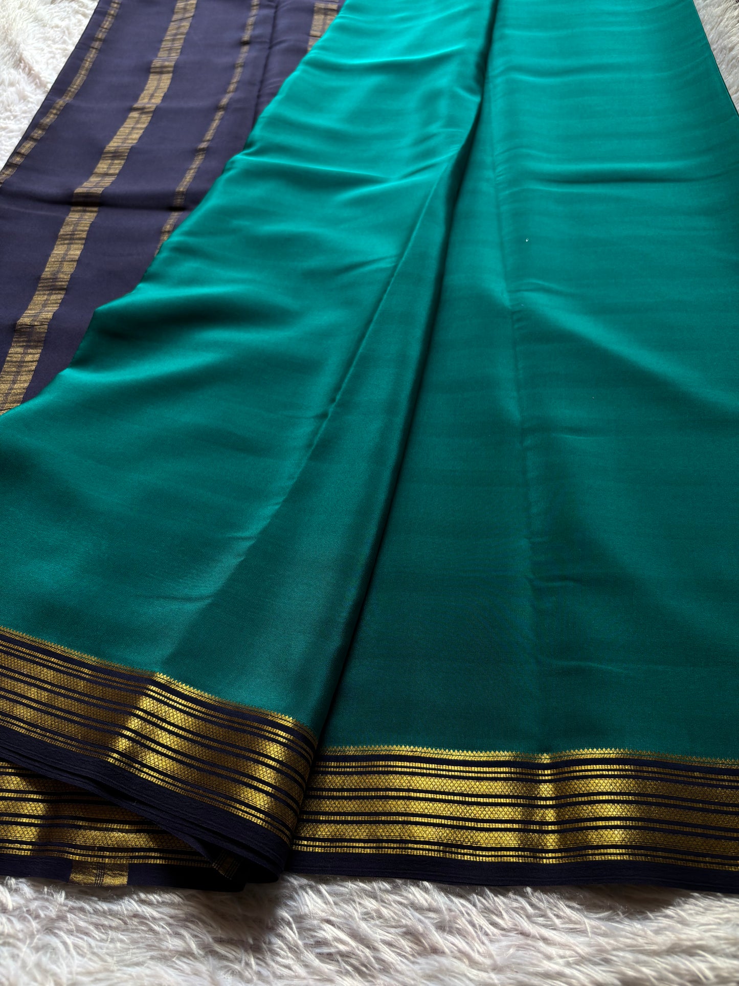 Ananya (2D) : Peacock green-deep blue
