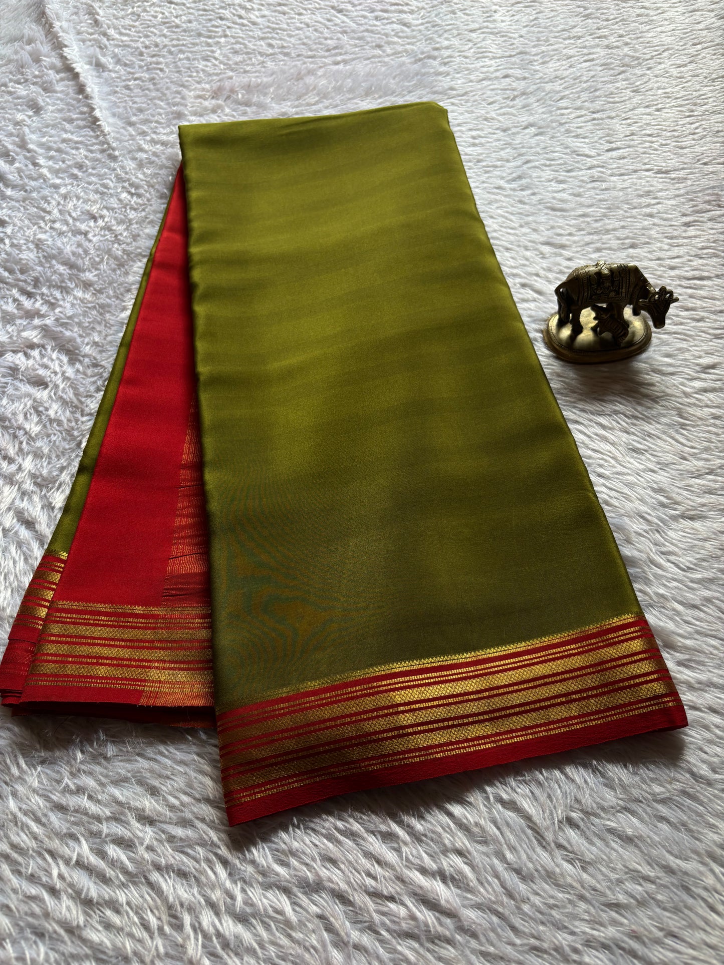 Ananya (2D) : Moss green-red