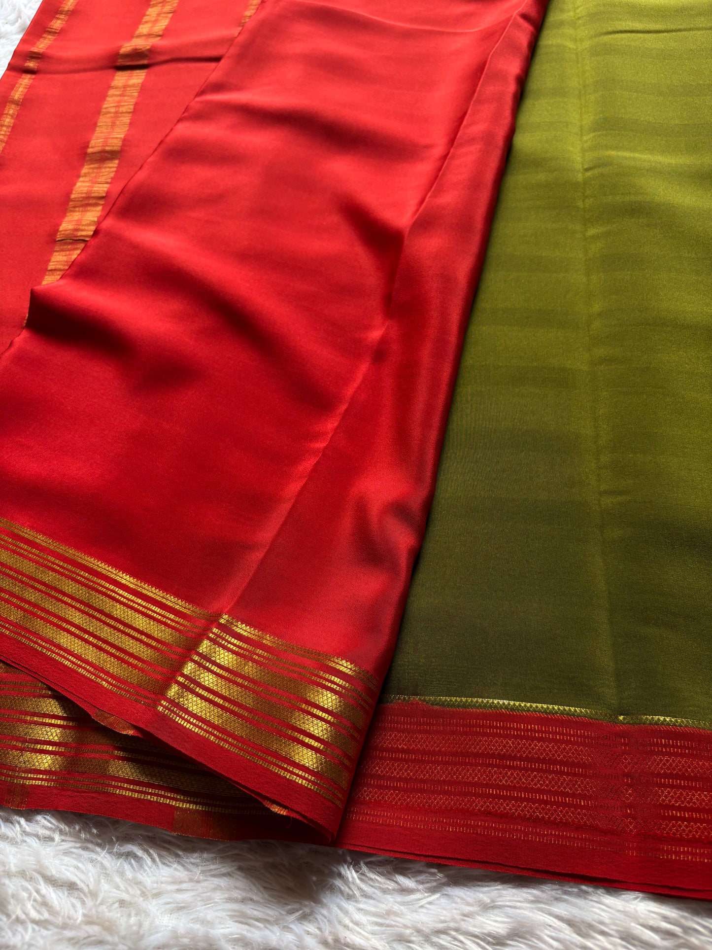 Ananya (2D) : Moss green-red