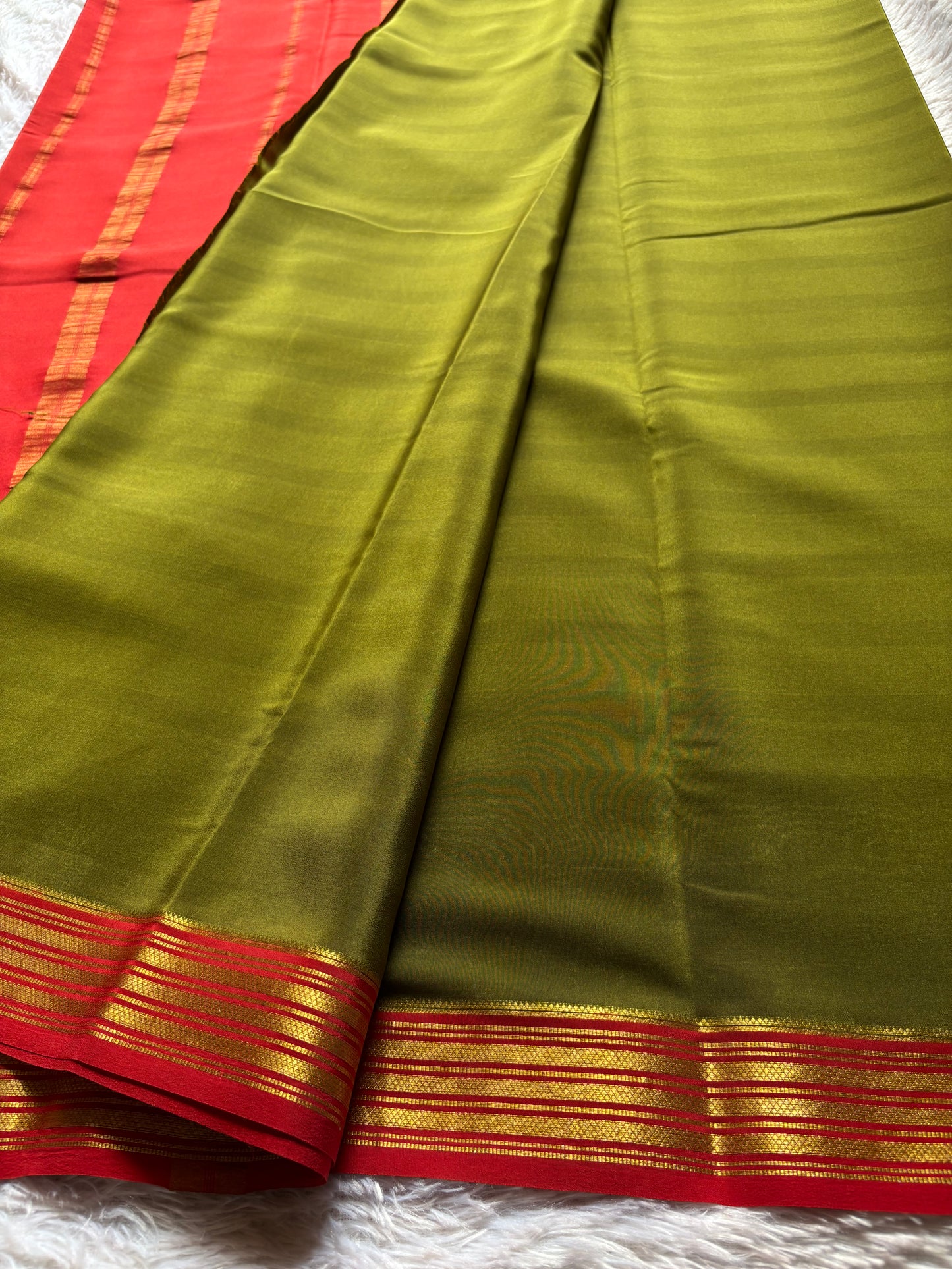 Ananya (2D) : Moss green-red
