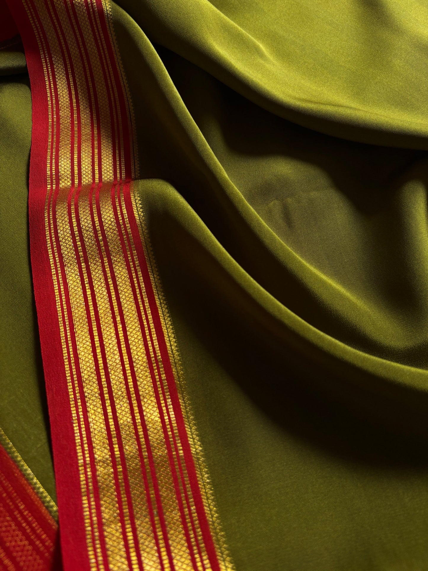Ananya (2D) : Moss green-red