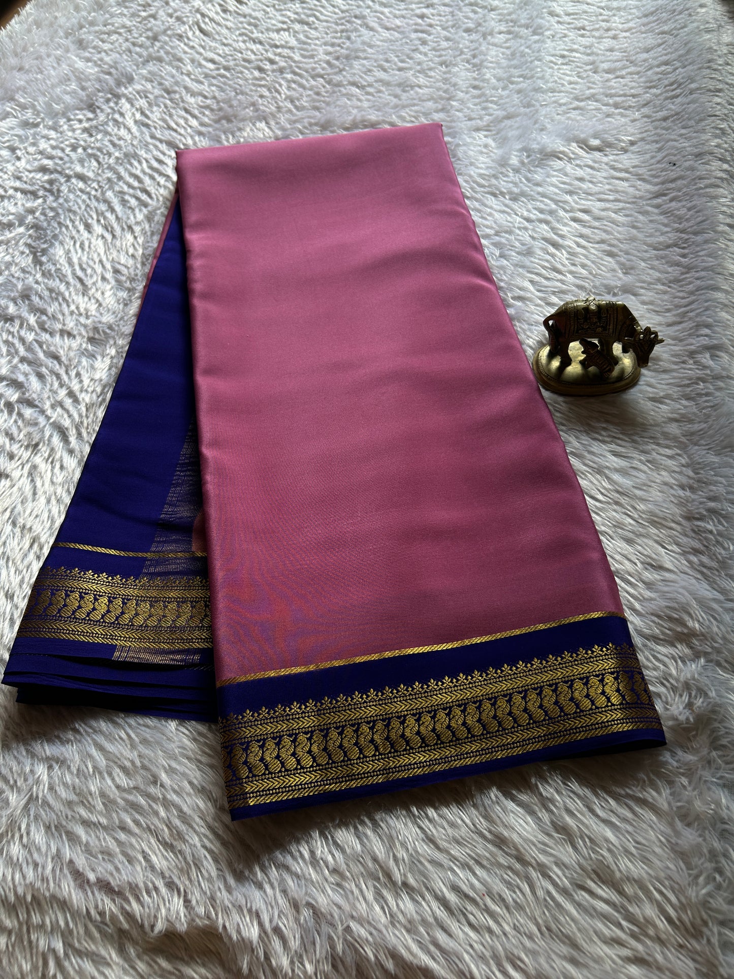 Mayuri (2D) : Onion pink-dark blue