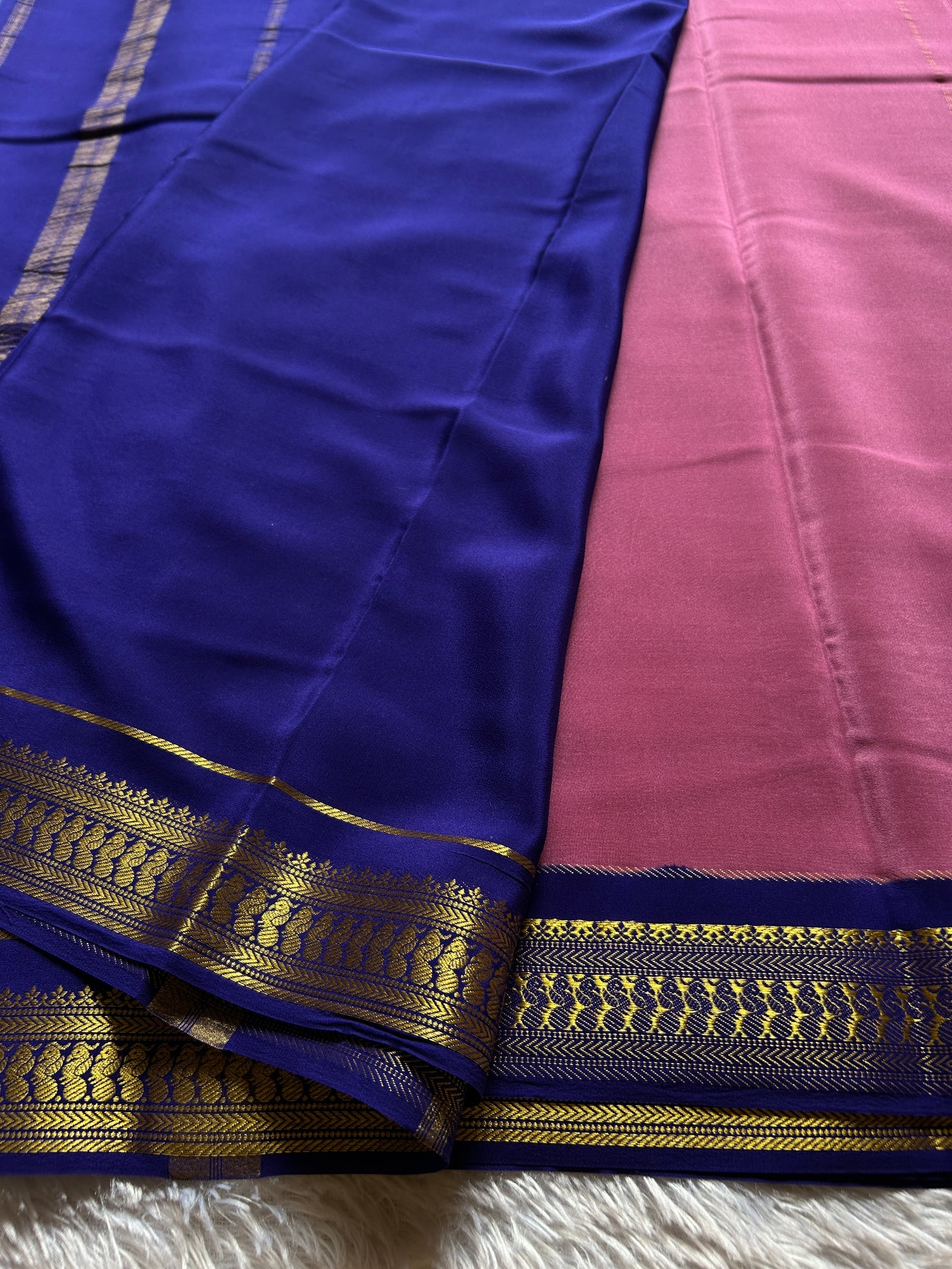 Mayuri (2D) : Onion pink-dark blue