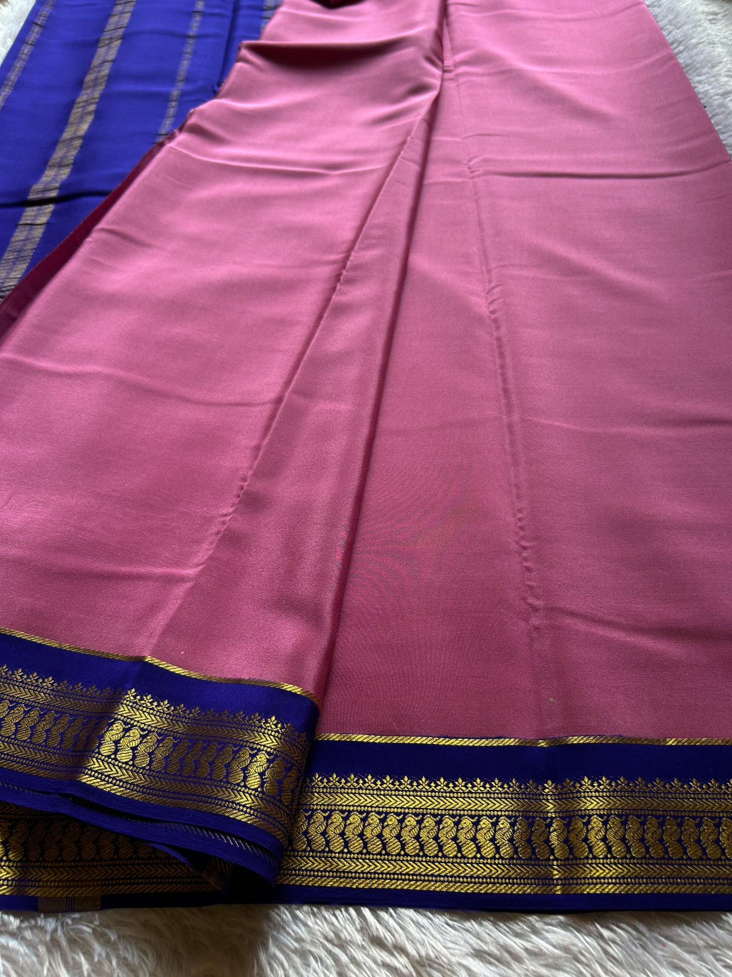 Mayuri (2D) : Onion pink-dark blue