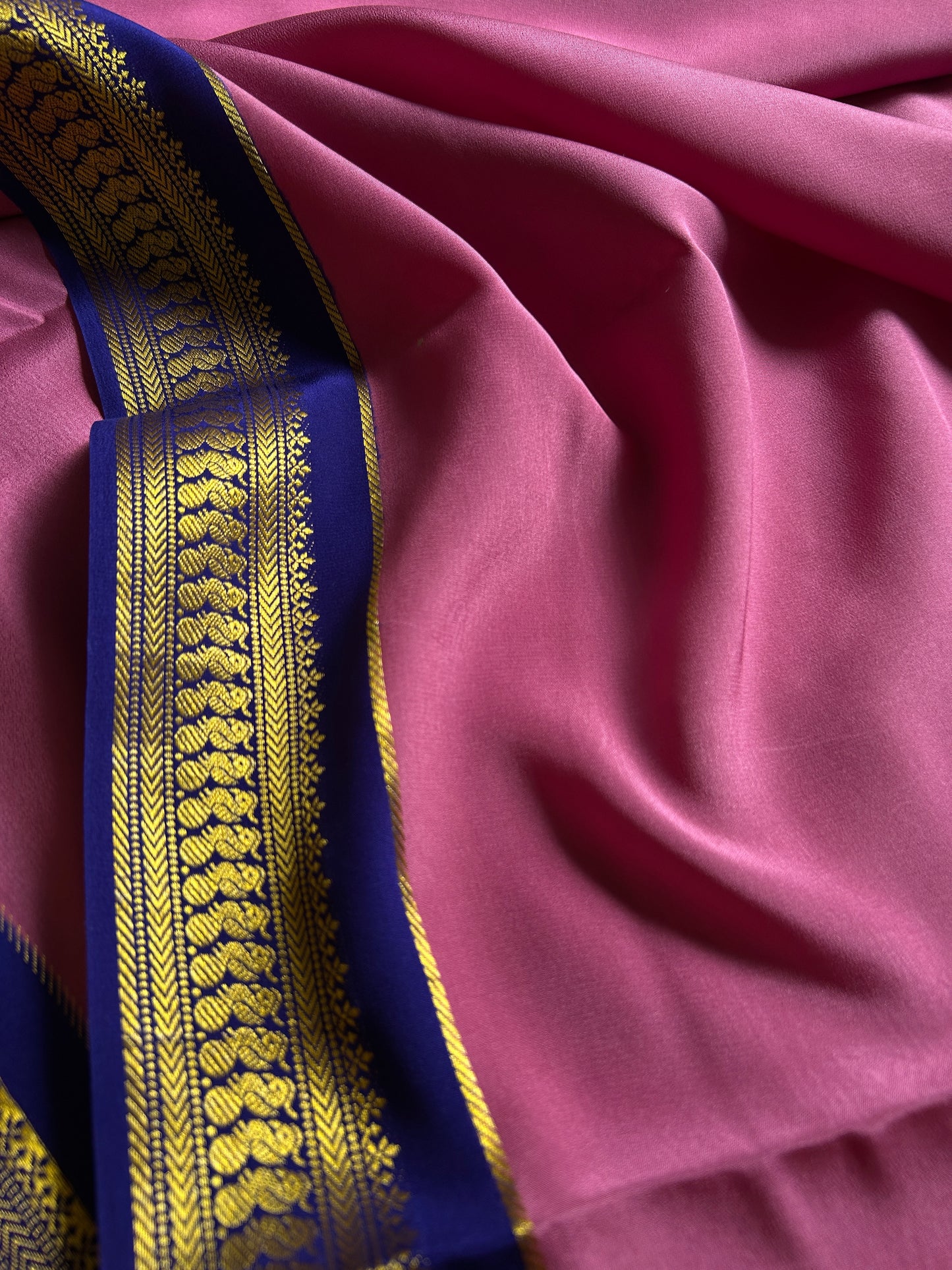 Mayuri (2D) : Onion pink-dark blue