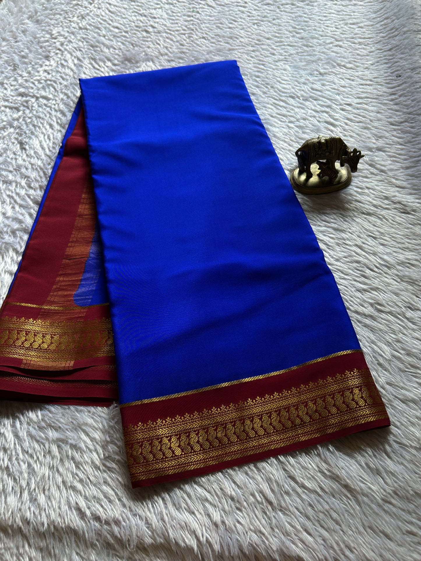 Mayuri (2D) : Royal blue-maroon