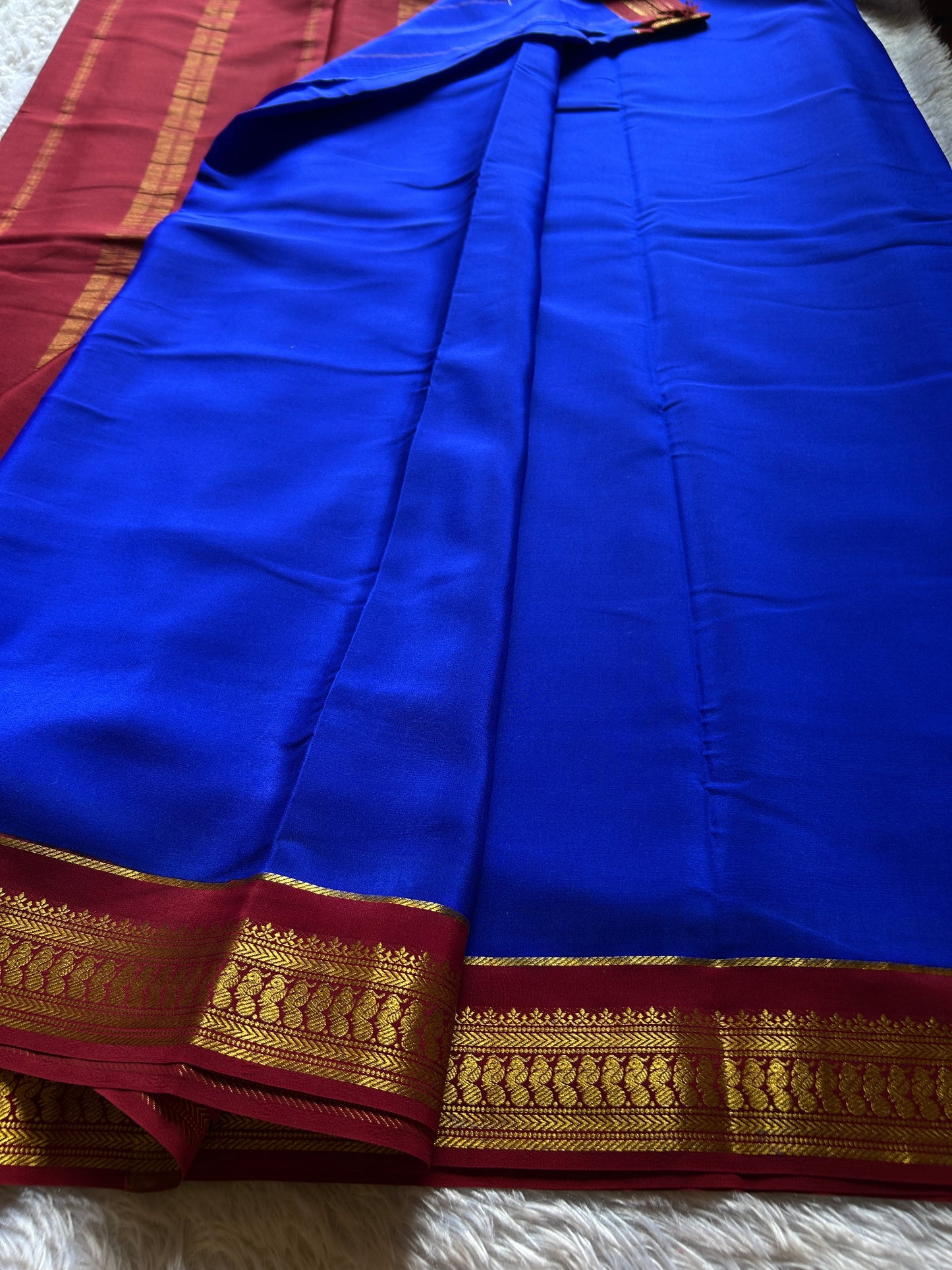 Mayuri (2D) : Royal blue-maroon
