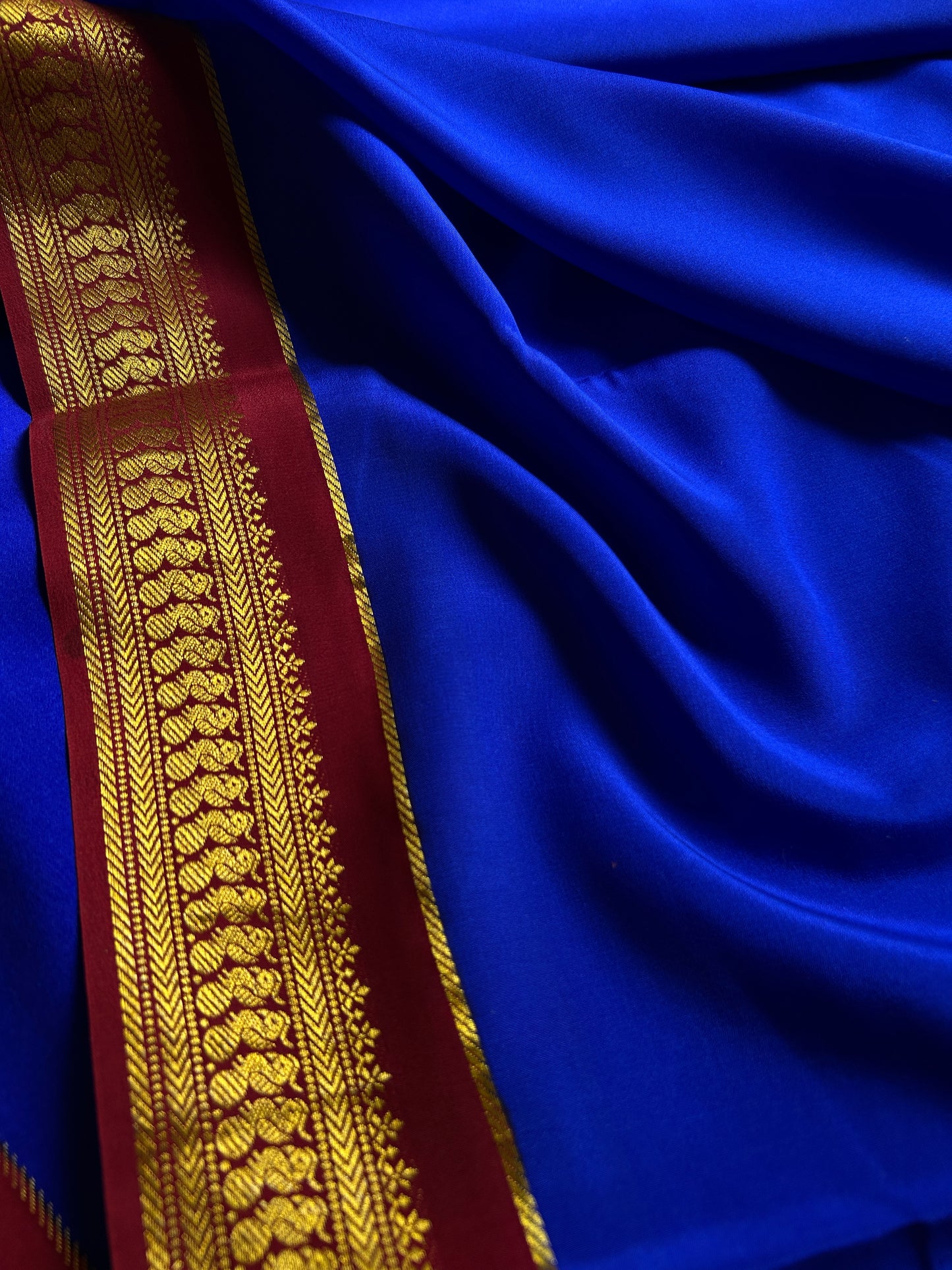 Mayuri (2D) : Royal blue-maroon