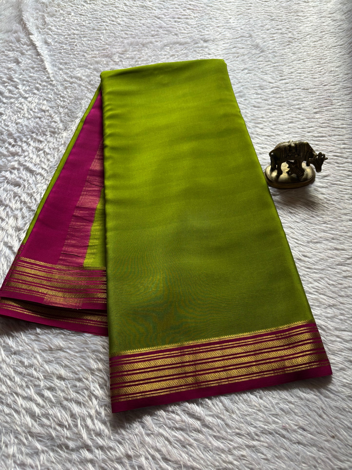 Ananya (2D) : Mehendi green-rani pink