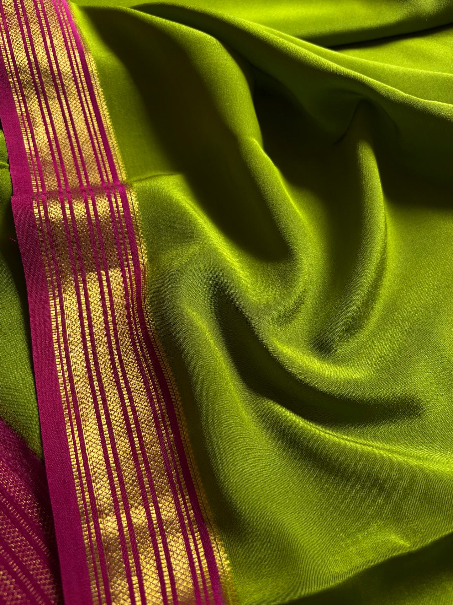Ananya (2D) : Mehendi green-rani pink