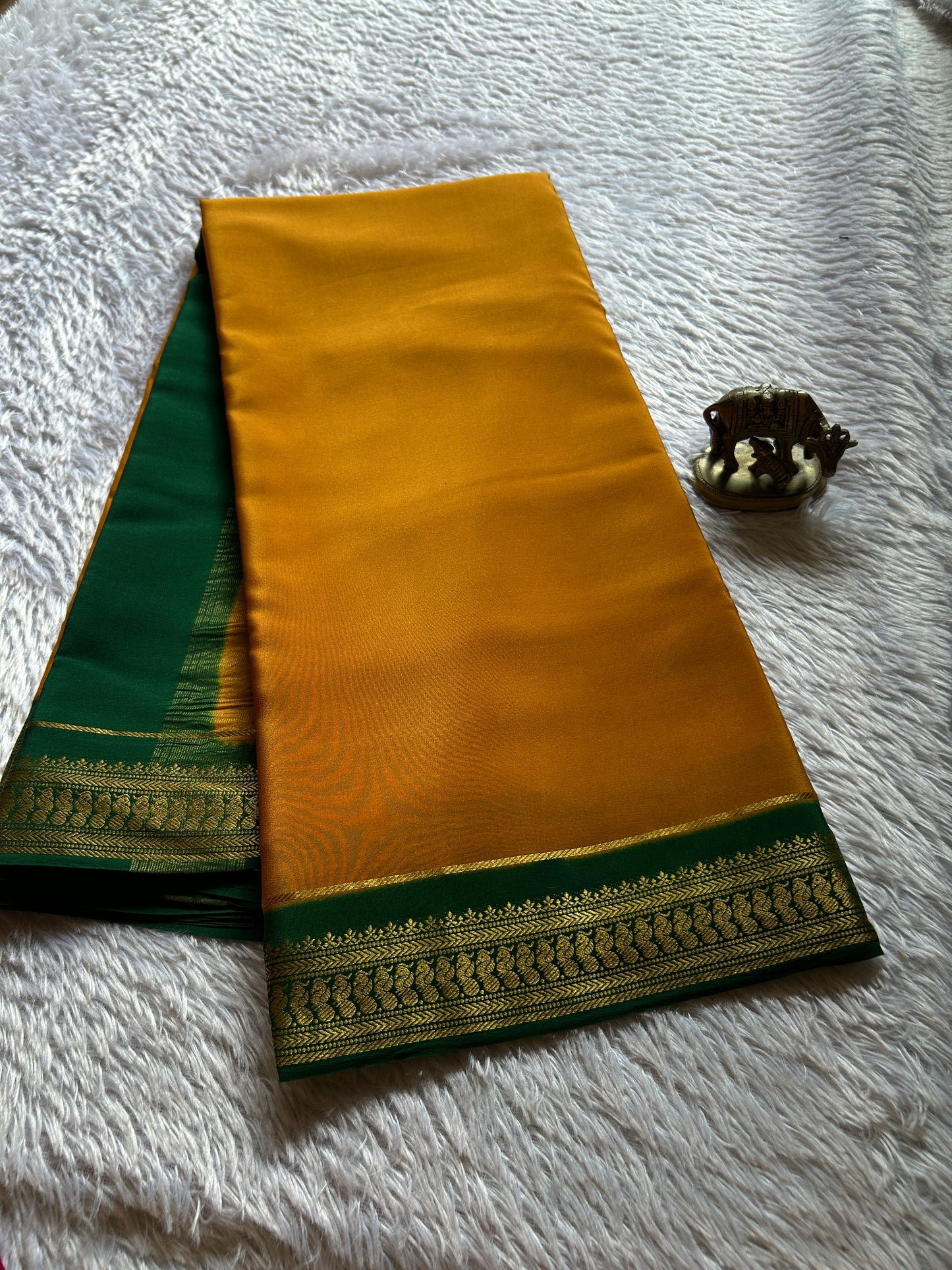 Mayuri (2D) : Golden yellow-bottle green