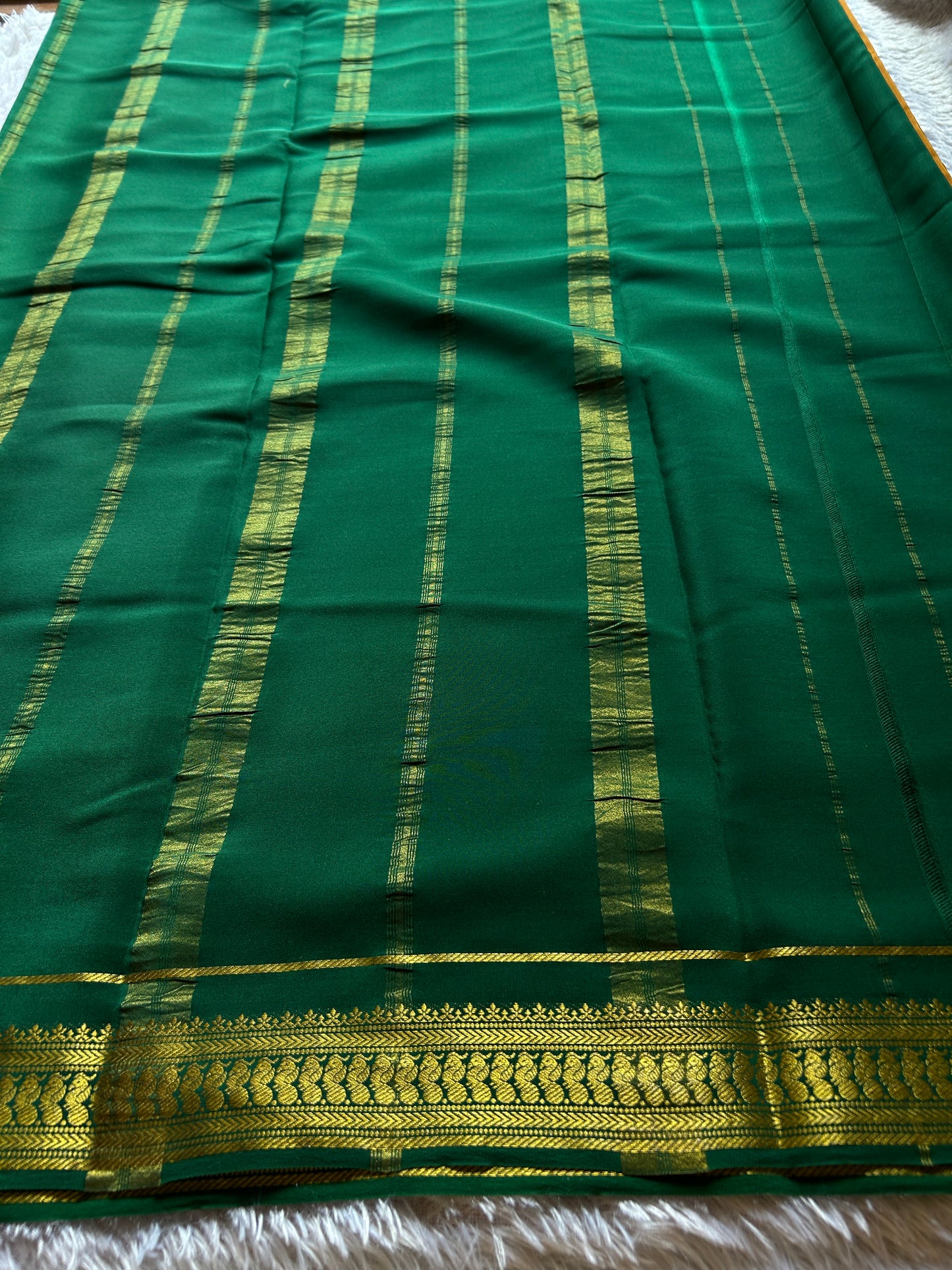 Mayuri (2D) : Golden yellow-bottle green