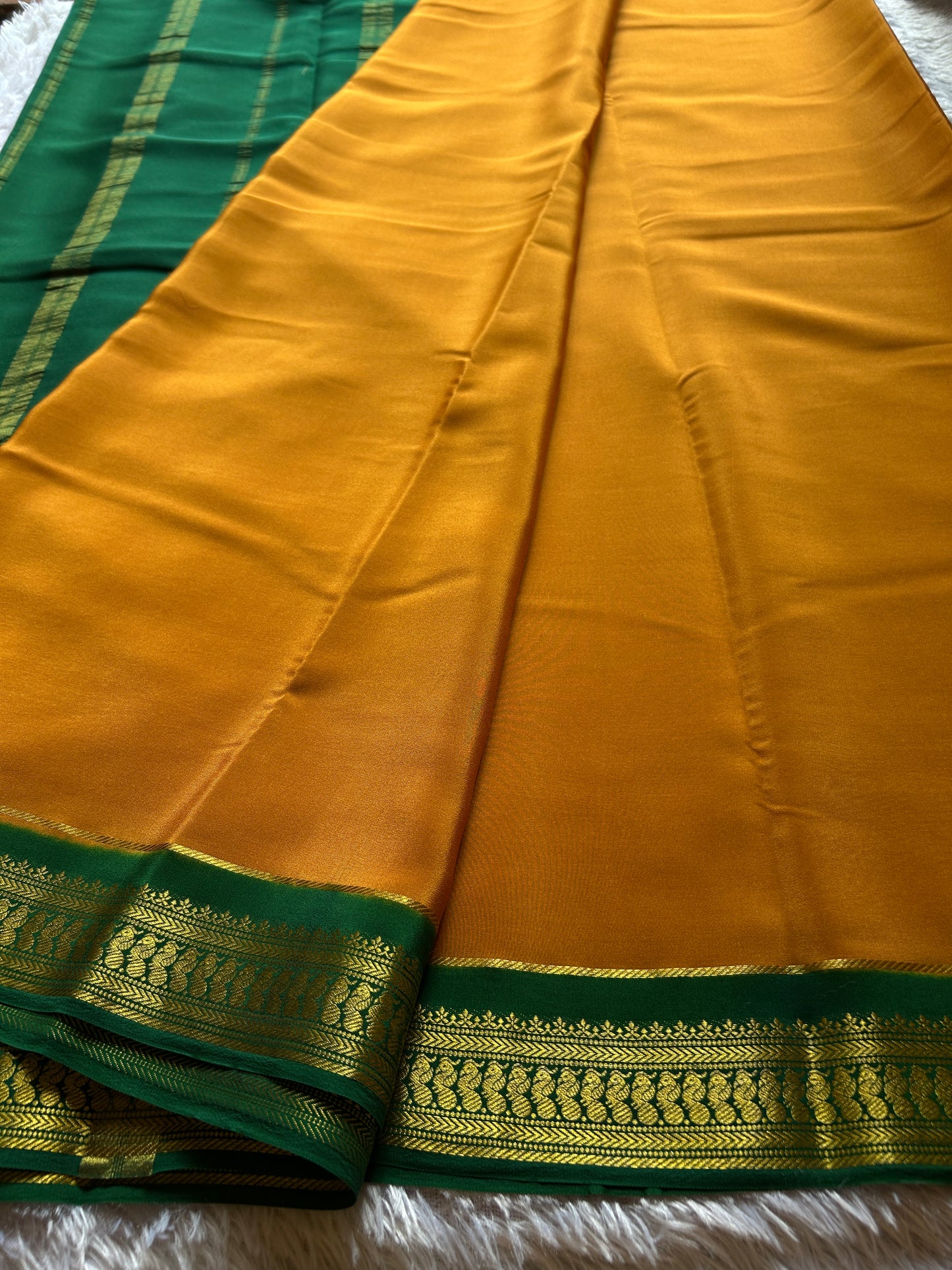 Mayuri (2D) : Golden yellow-bottle green
