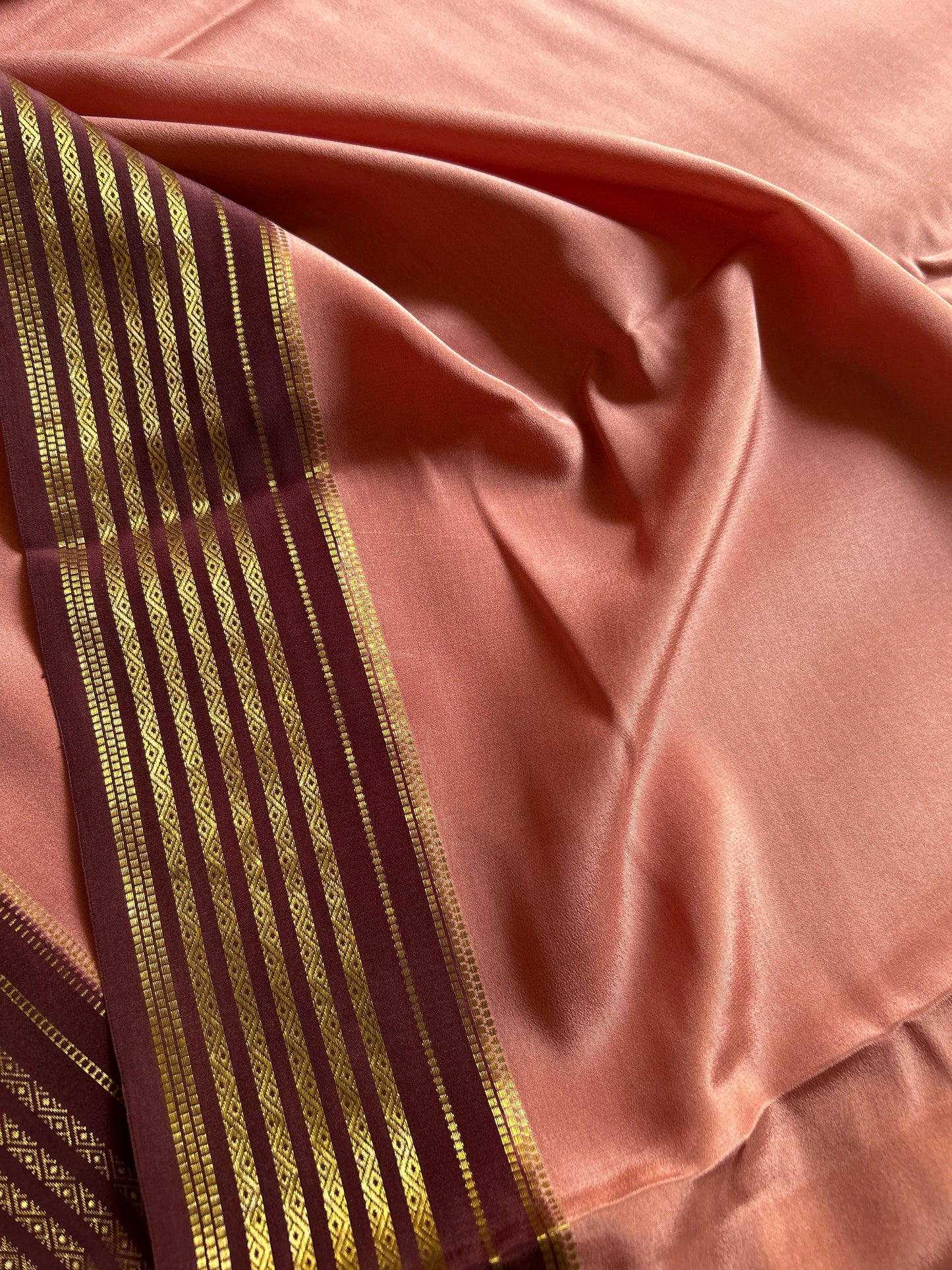 Sumana (2D) : Pinkish brown-chocolate brown