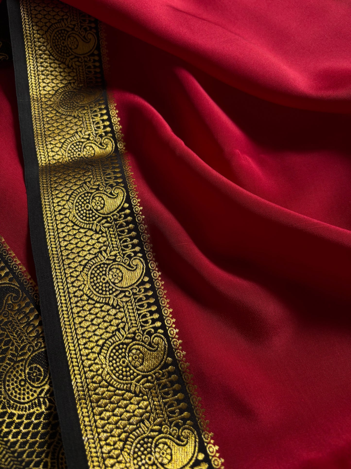 Swarna (2D) : Dark red-black