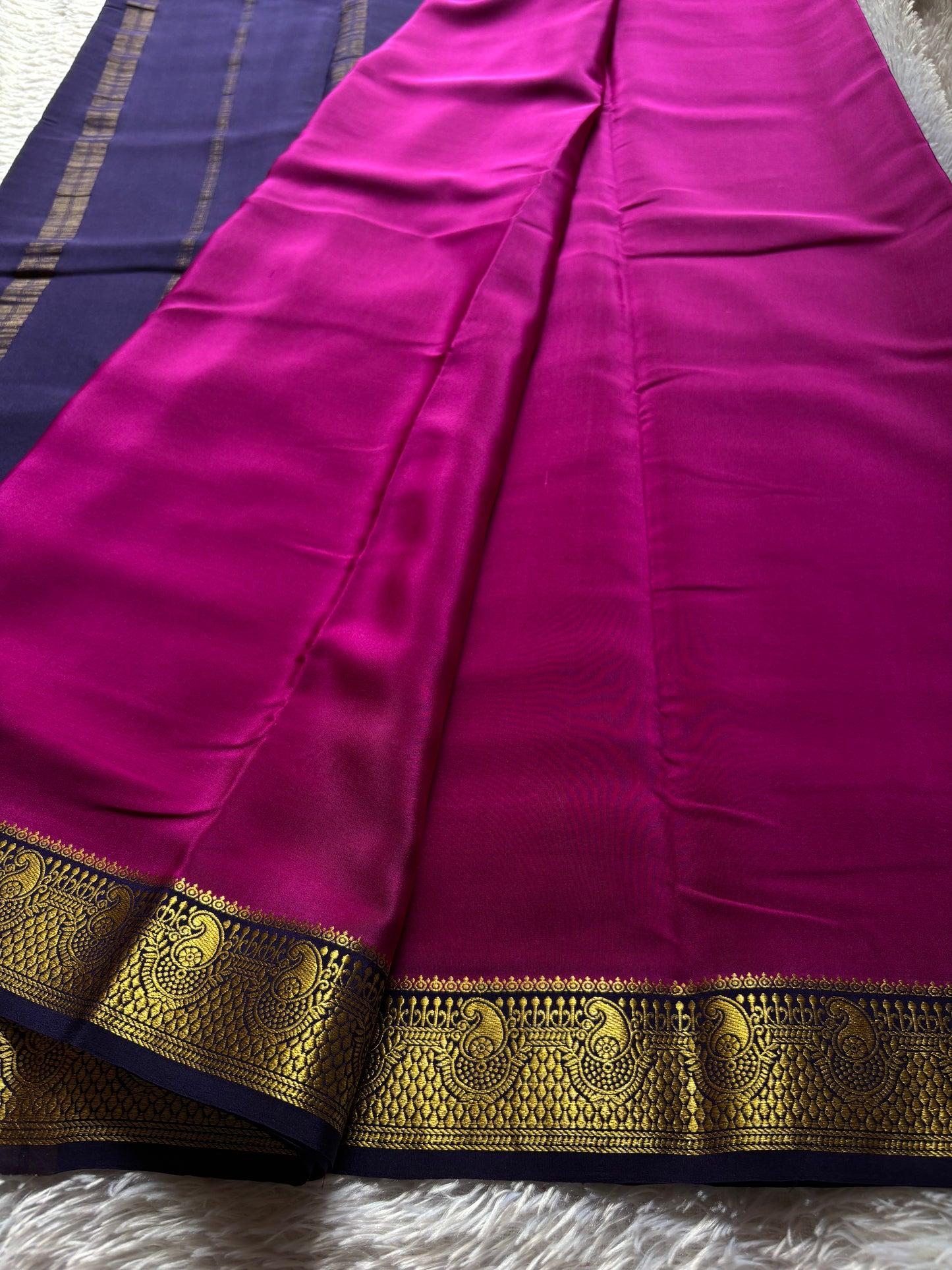 Swarna (2D) : Magenta-navy blue