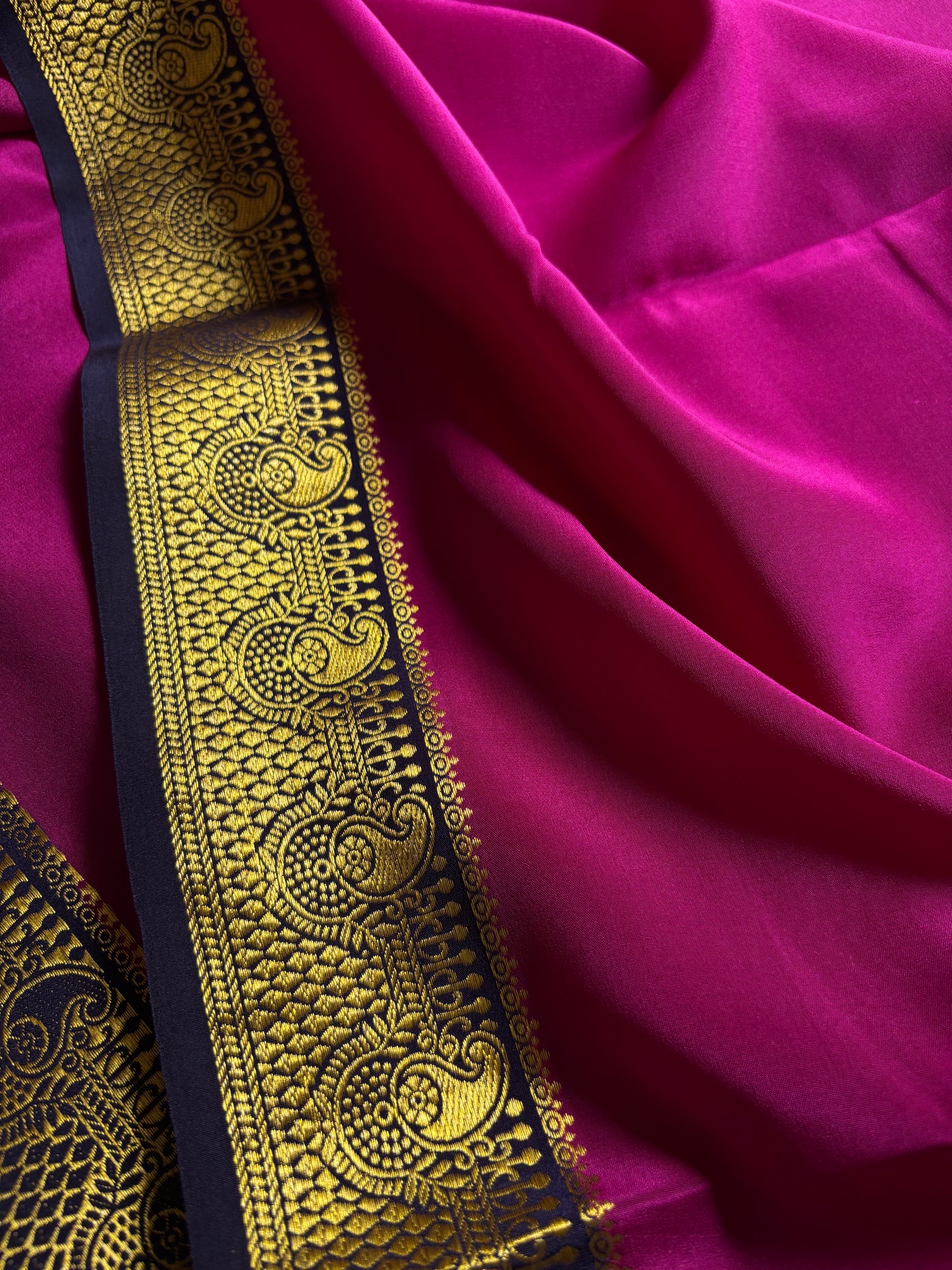 Swarna (2D) : Magenta-navy blue