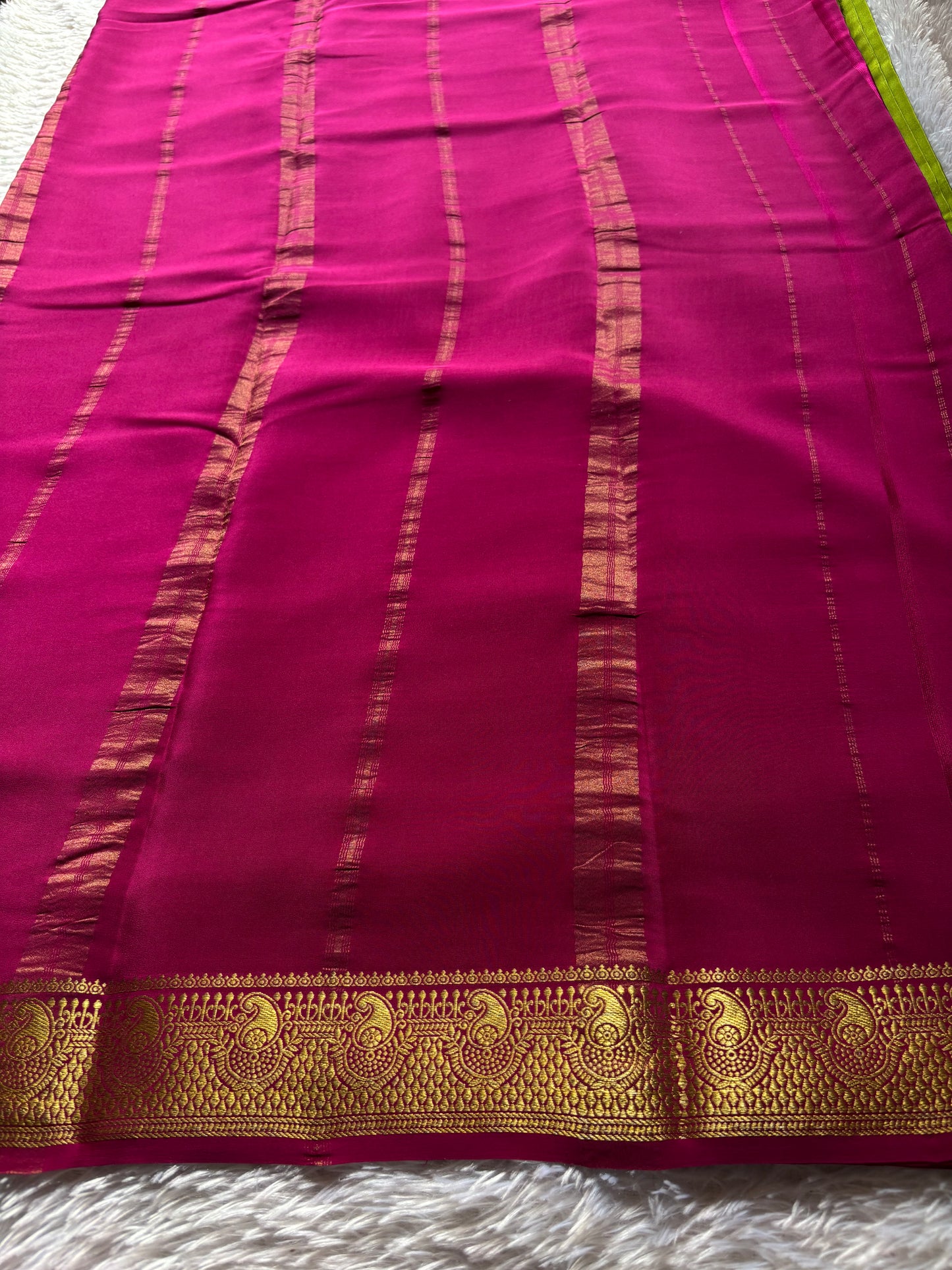 Swarna (2D) : Mehendi green-rani pink