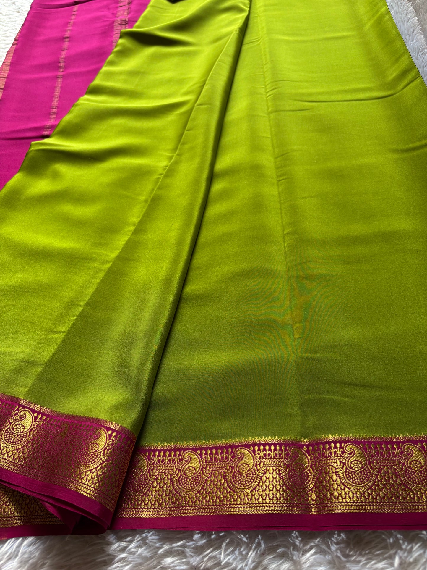 Swarna (2D) : Mehendi green-rani pink