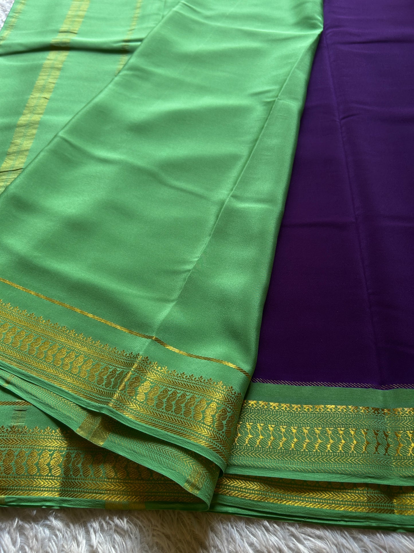 Mayuri (2D) : Violet-mint green