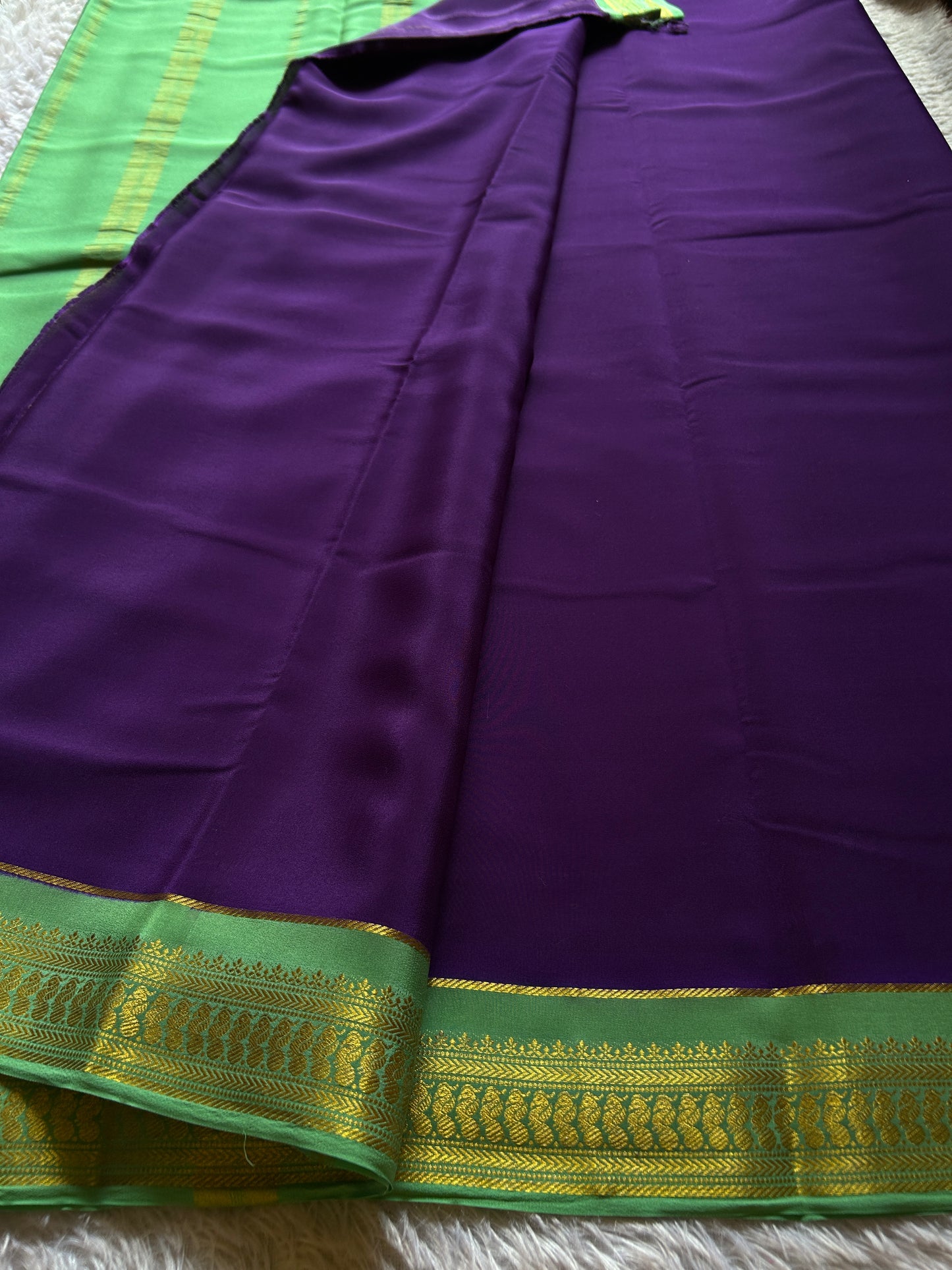 Mayuri (2D) : Violet-mint green