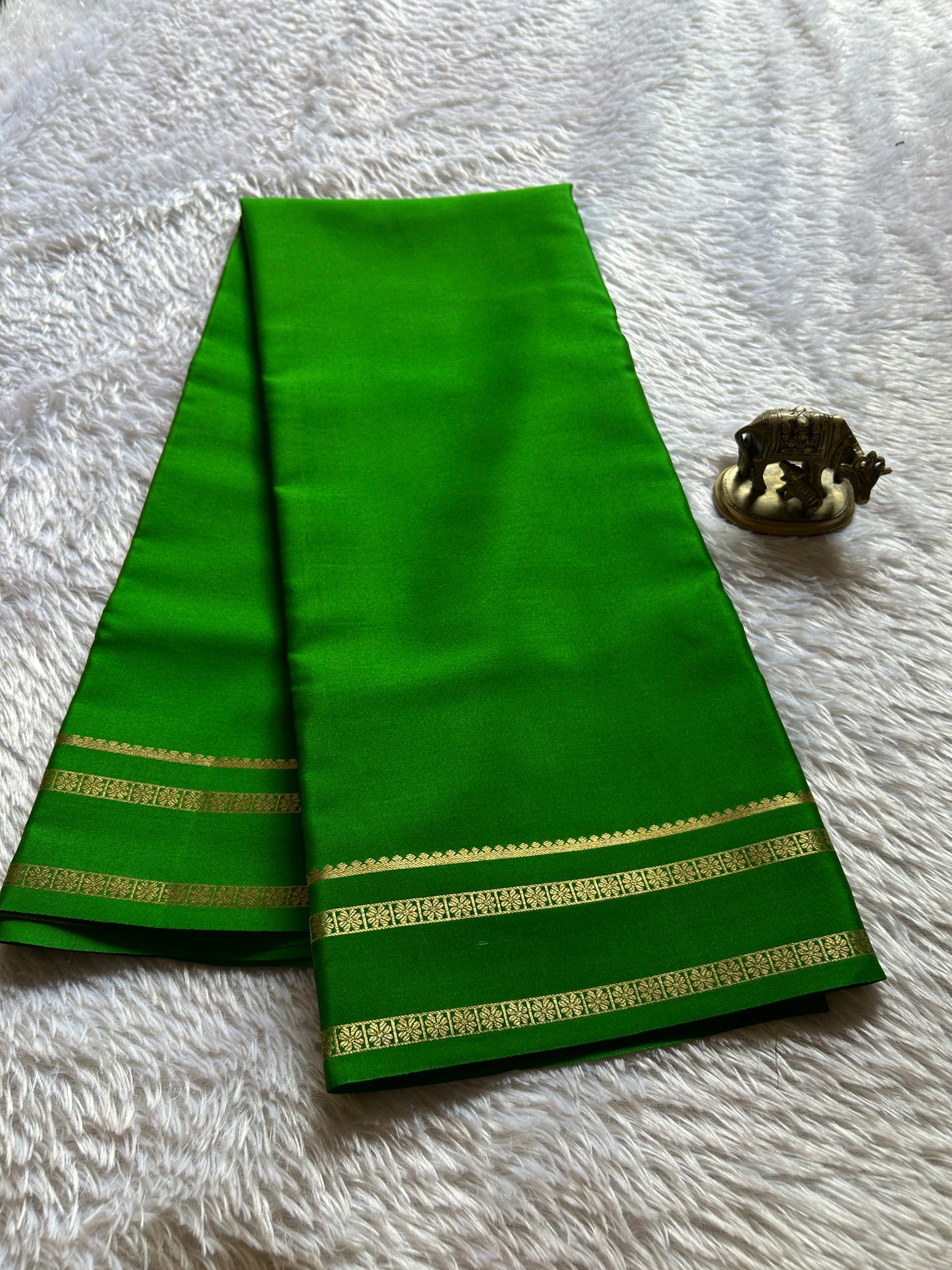 Gagana : Solid Parrot green