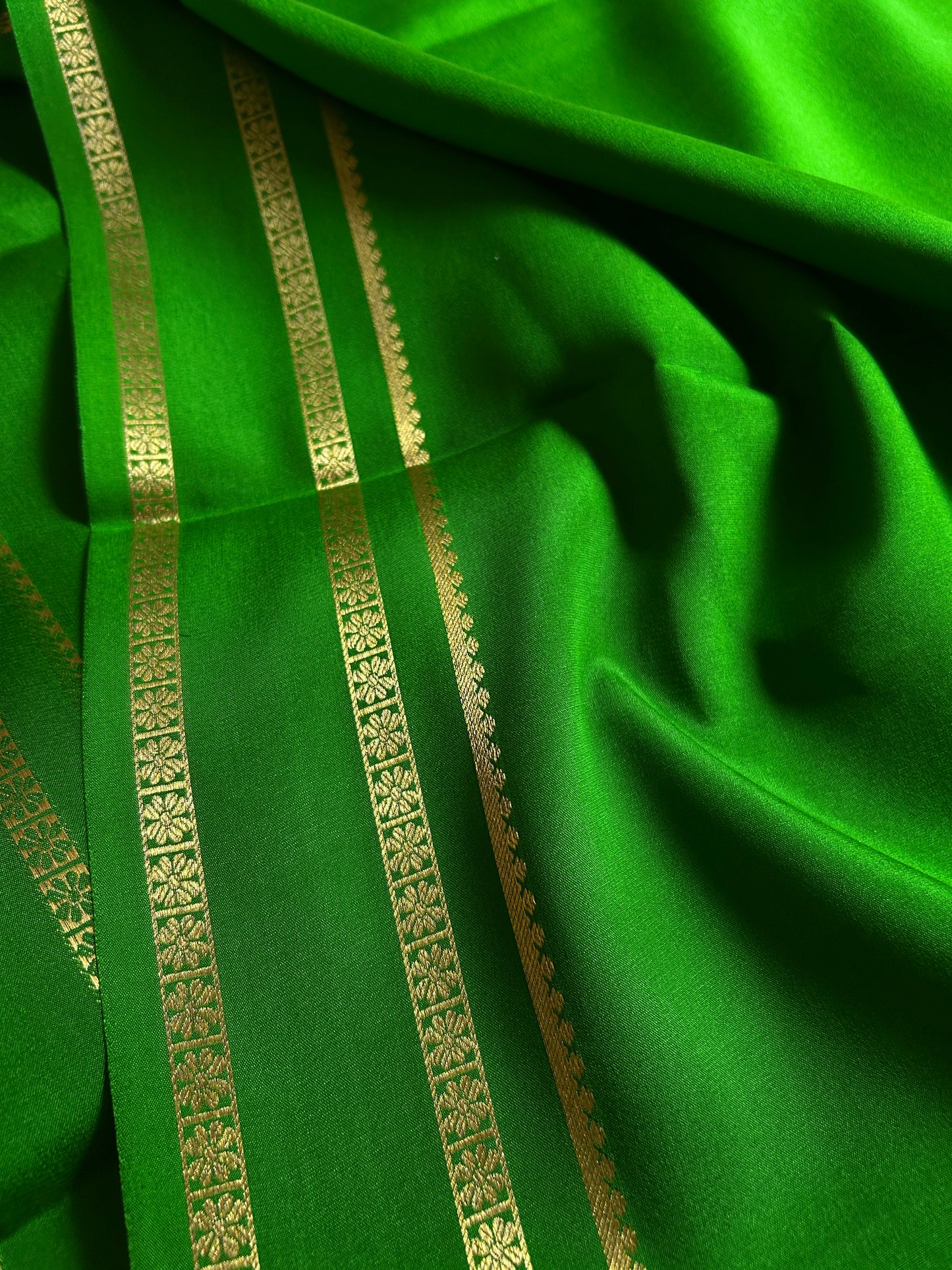 Gagana : Solid Parrot green
