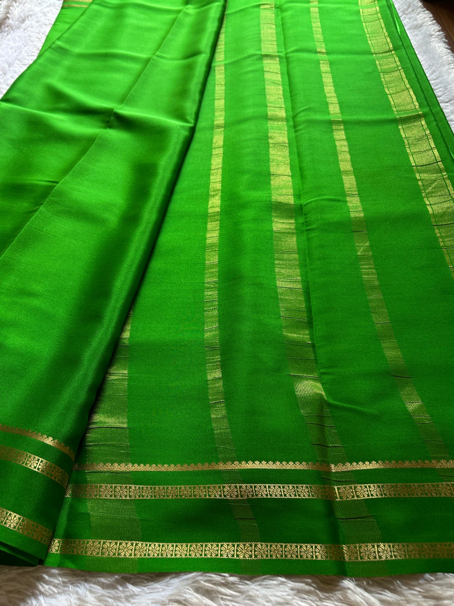 Gagana : Solid Parrot green