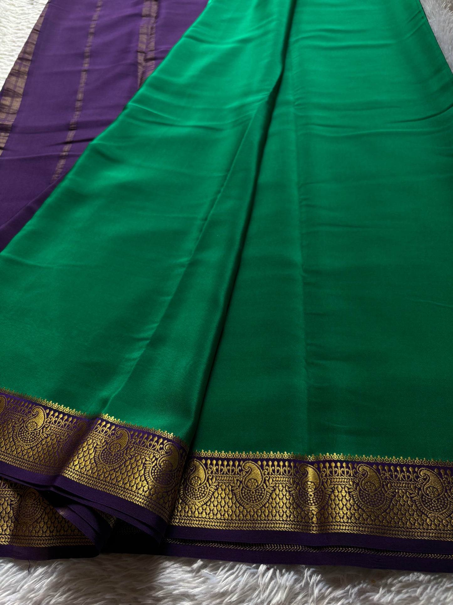 Swarna (2D) : Emerald green-deep violet blue