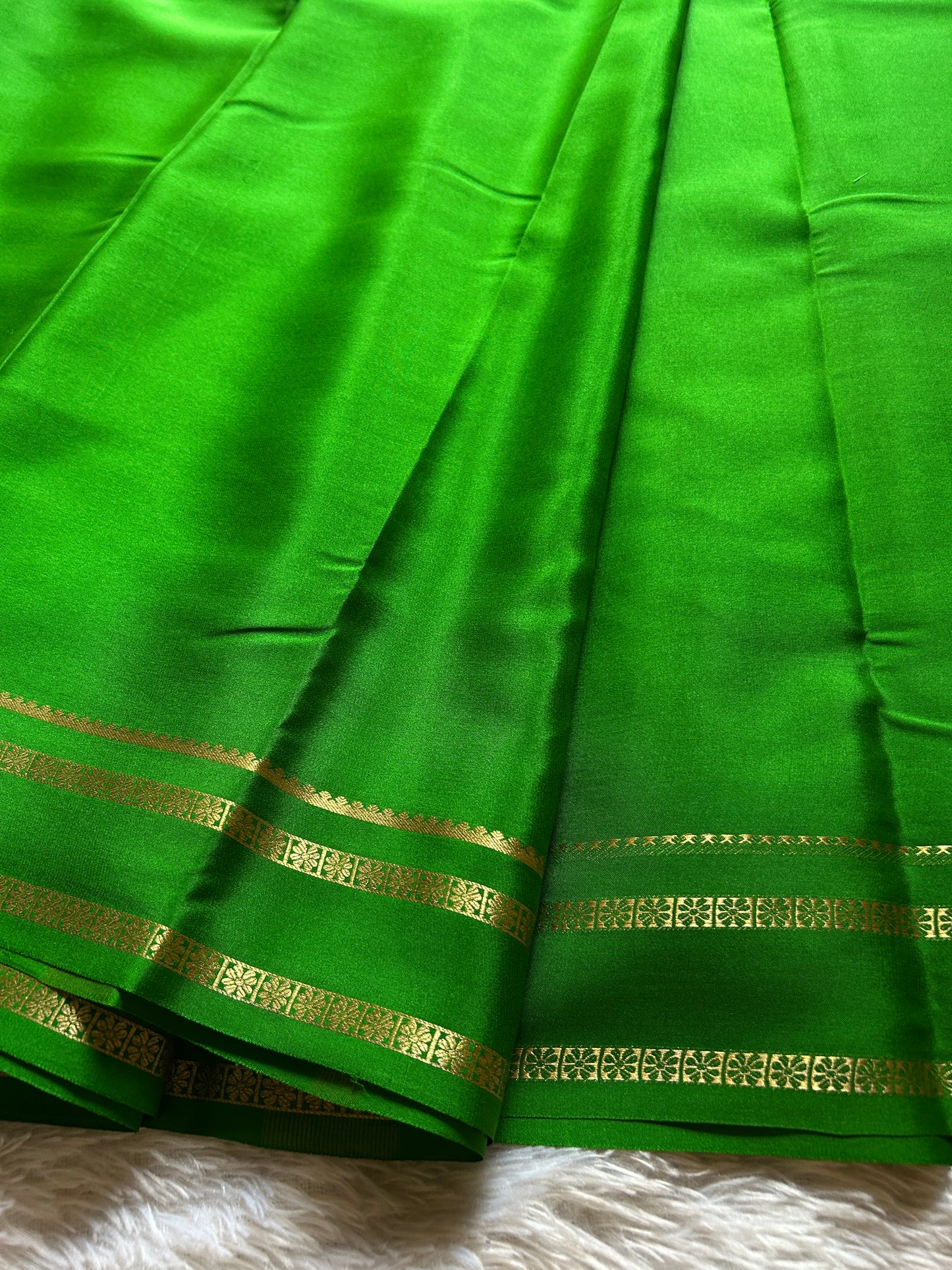 Gagana : Solid Parrot green