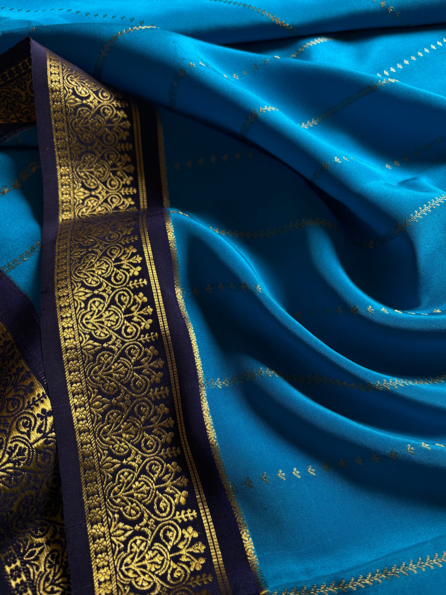 Anila (2D) : Ananda blue-black