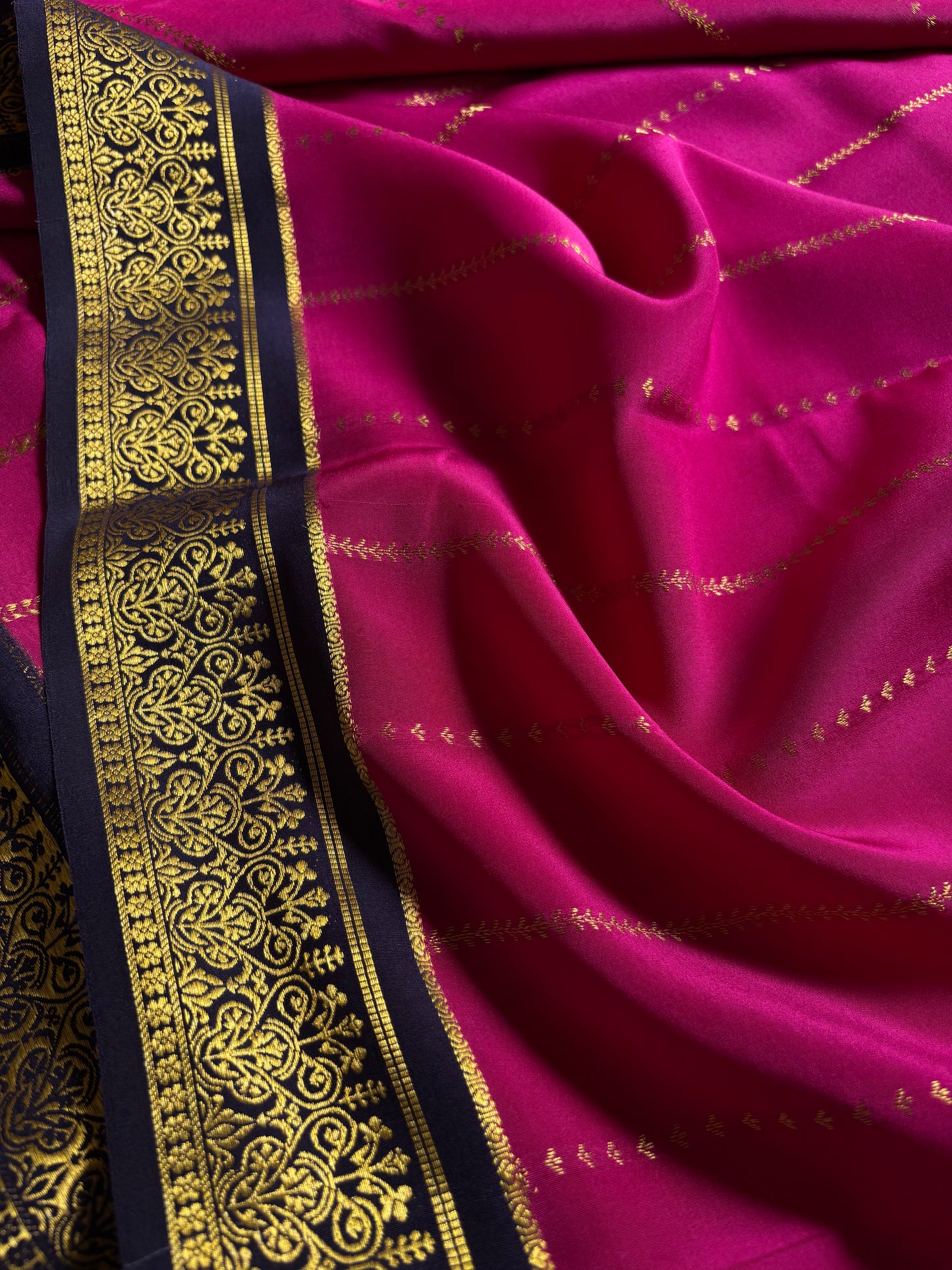 Anila (2D) : Rani pink-deep blue
