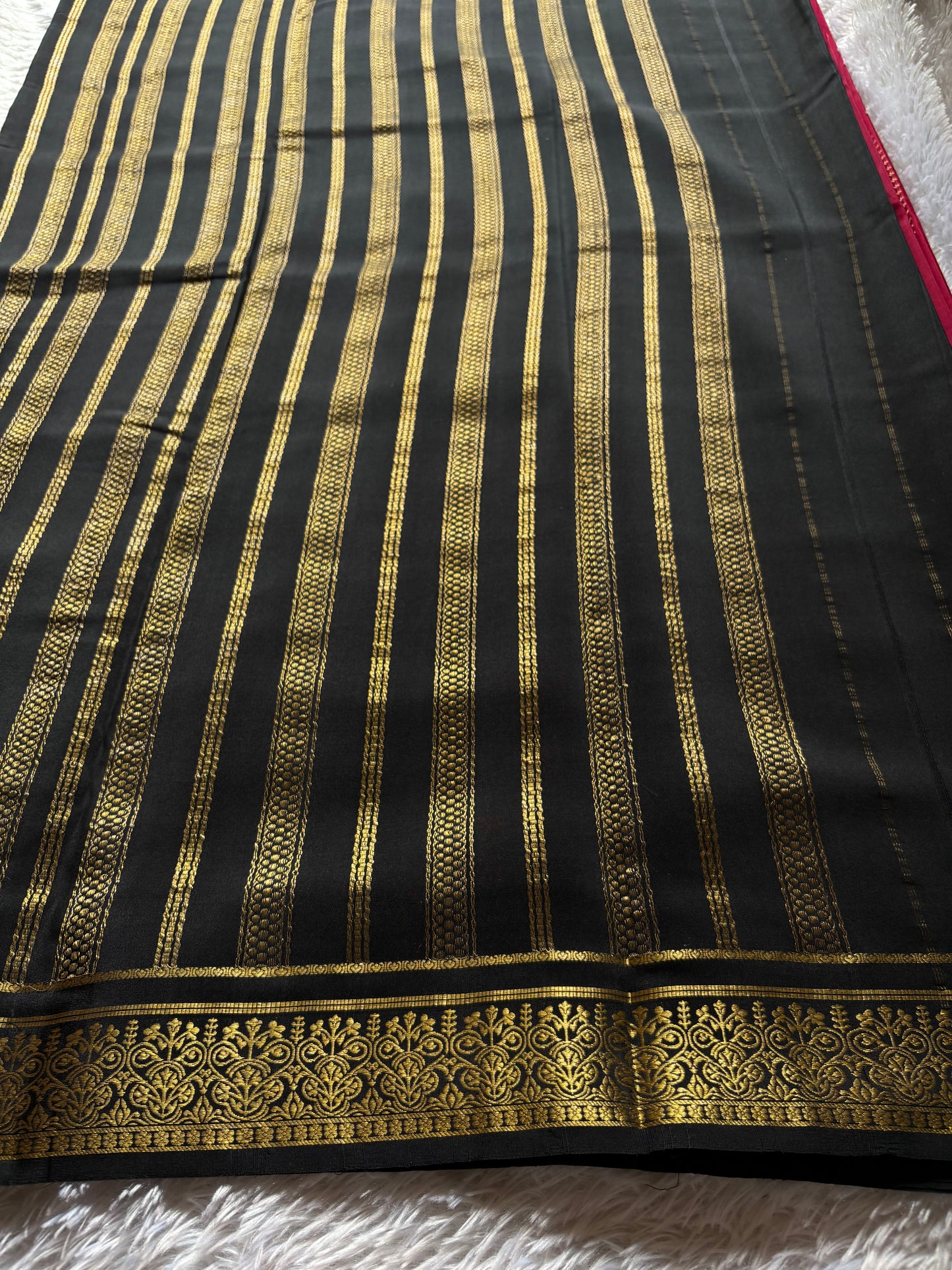 Anila (2D) : Dark red-black