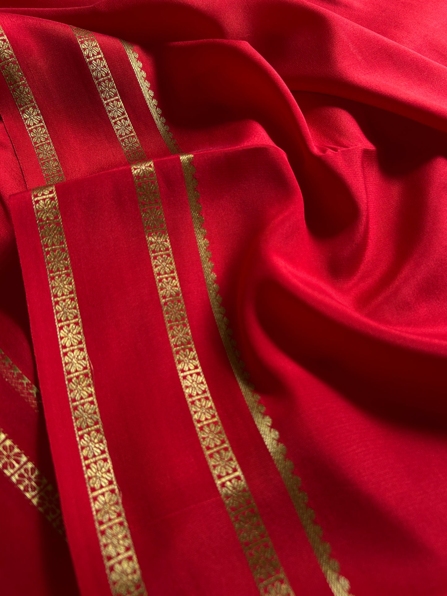 Gagana : Solid Red
