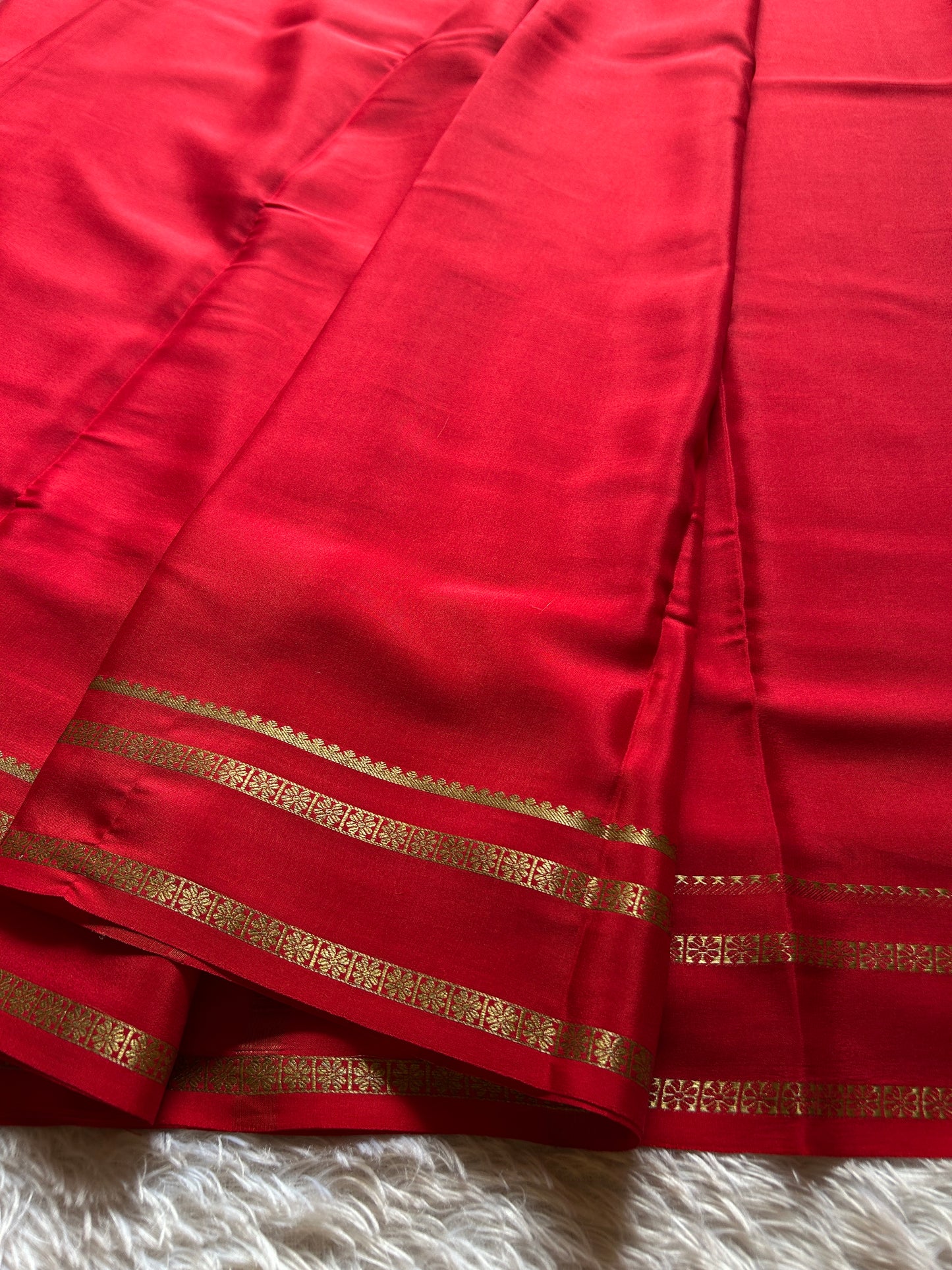 Gagana : Solid Red