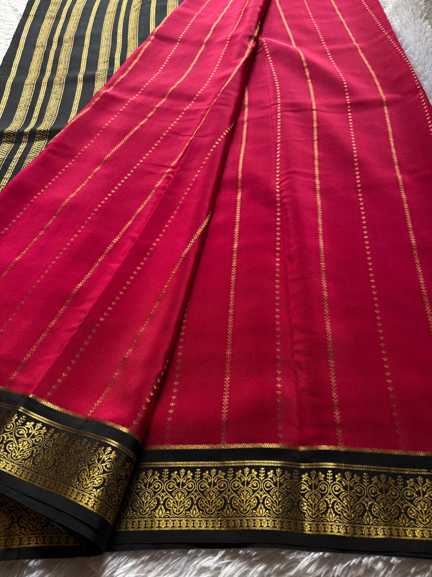 Anila (2D) : Dark red-black
