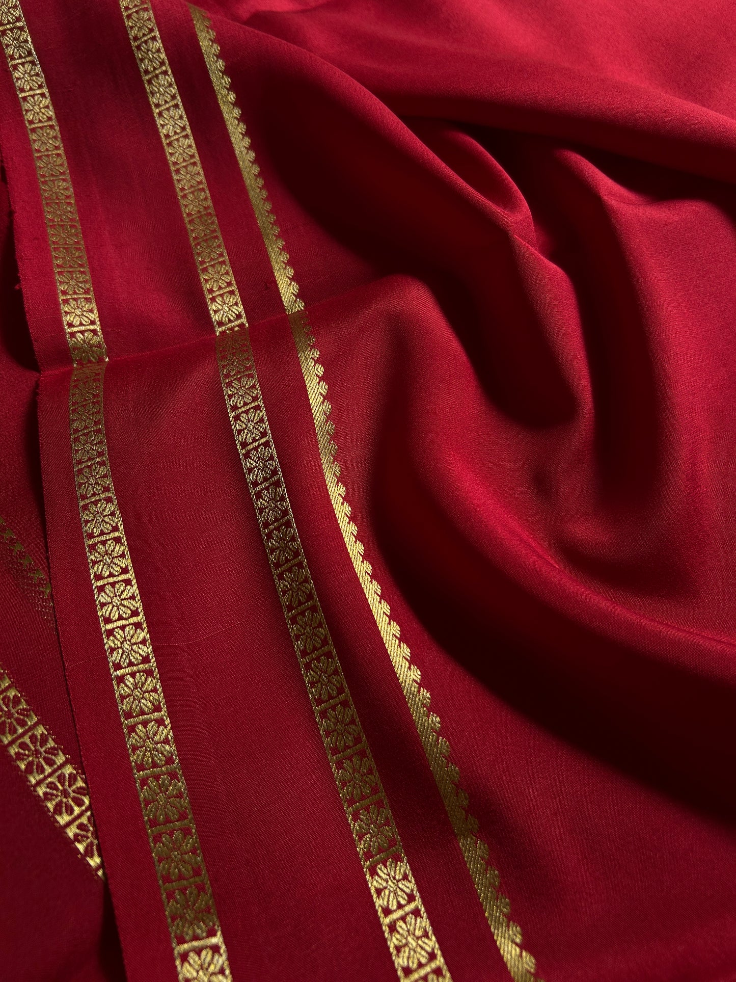 Gagana : Solid Dark red