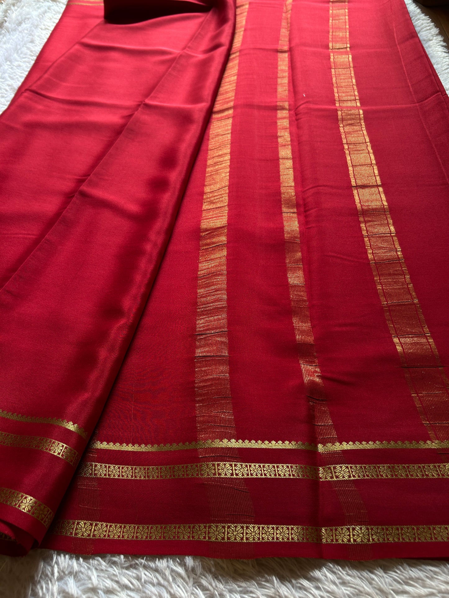 Gagana : Solid Dark red