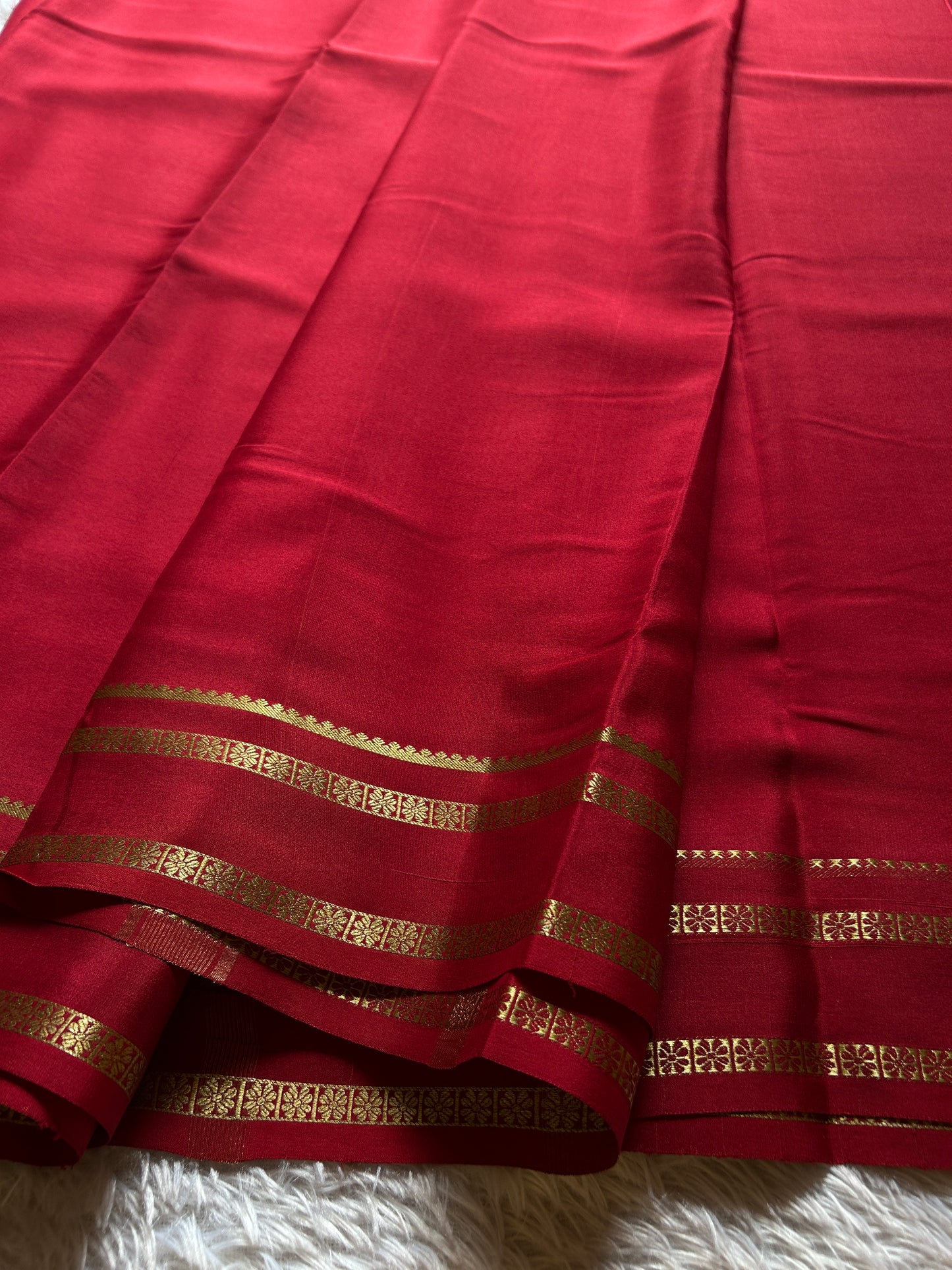 Gagana : Solid Dark red