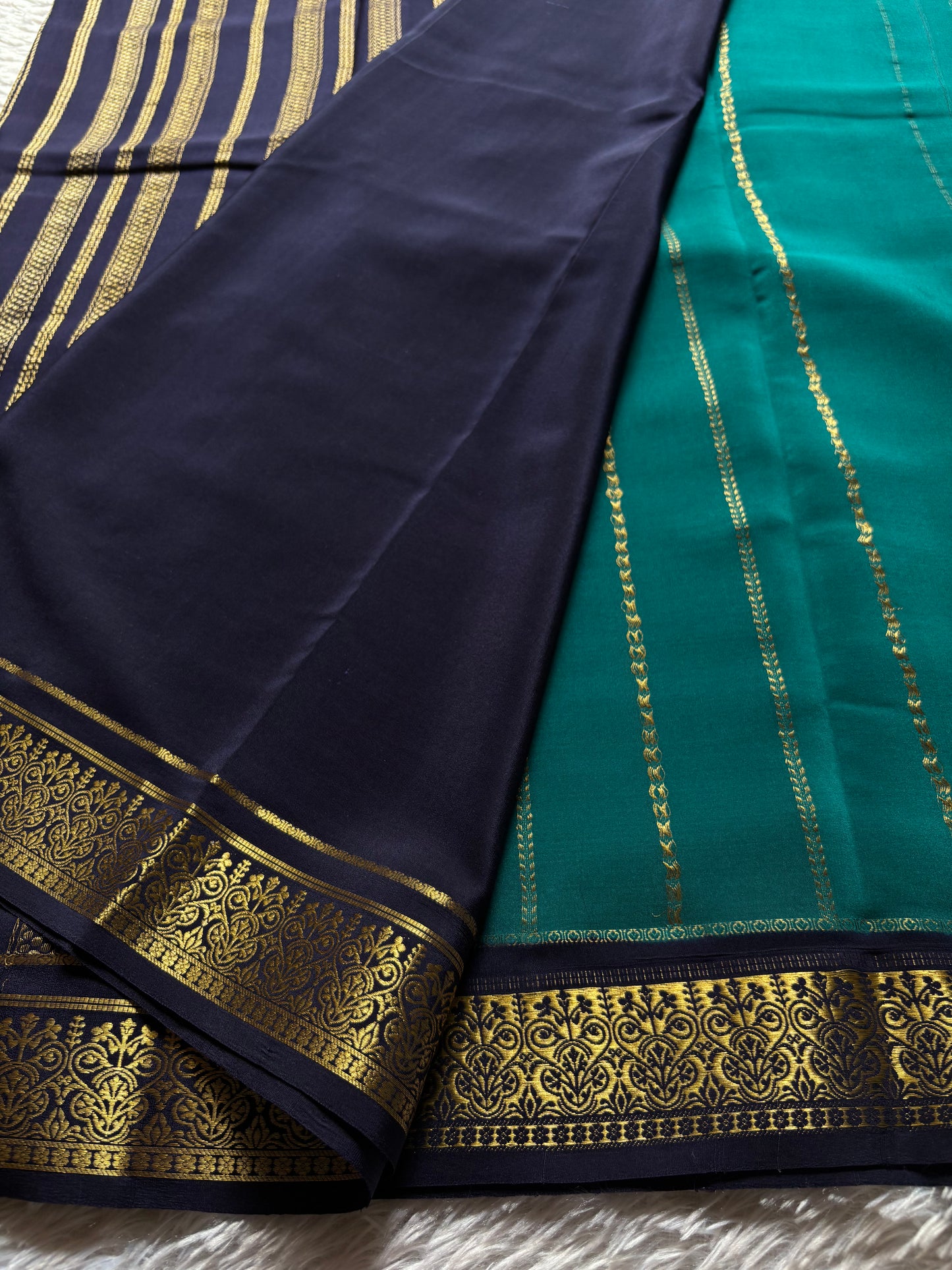 Anila (2D) : Peacock green-Deep blue