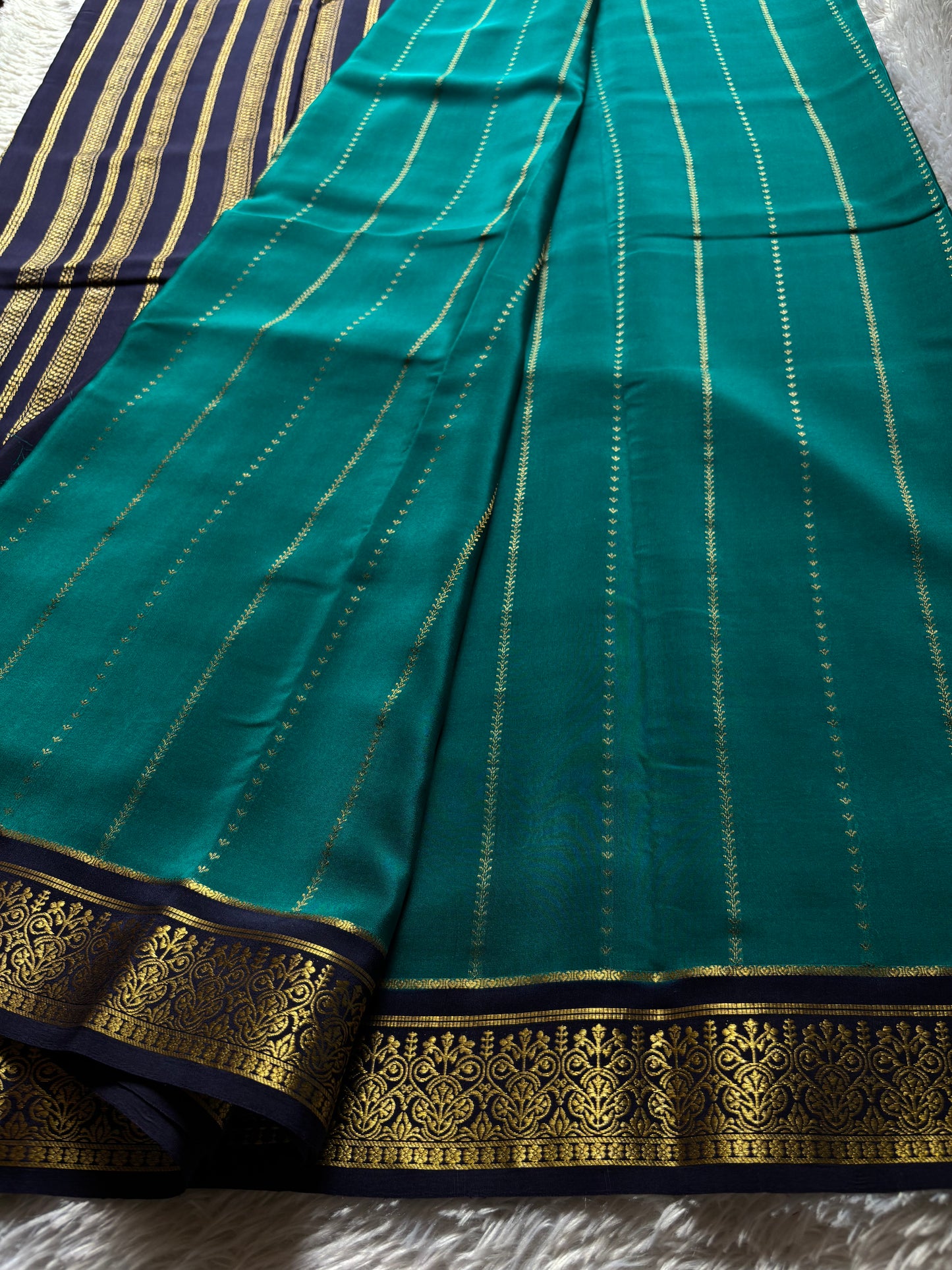 Anila (2D) : Peacock green-Deep blue