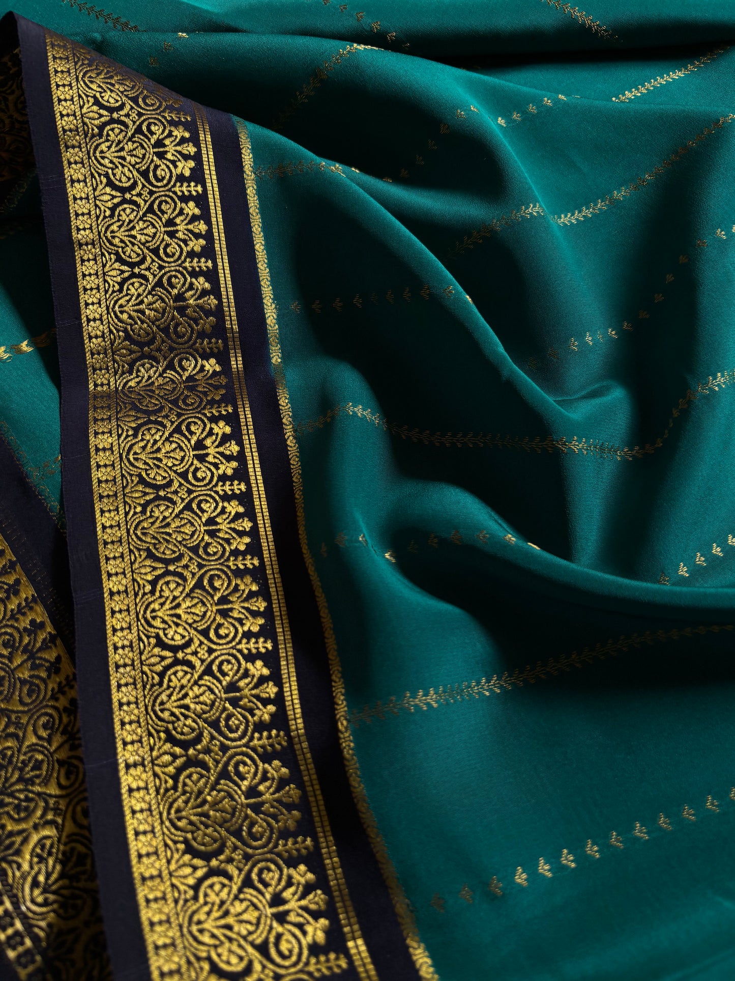 Anila (2D) : Peacock green-Deep blue