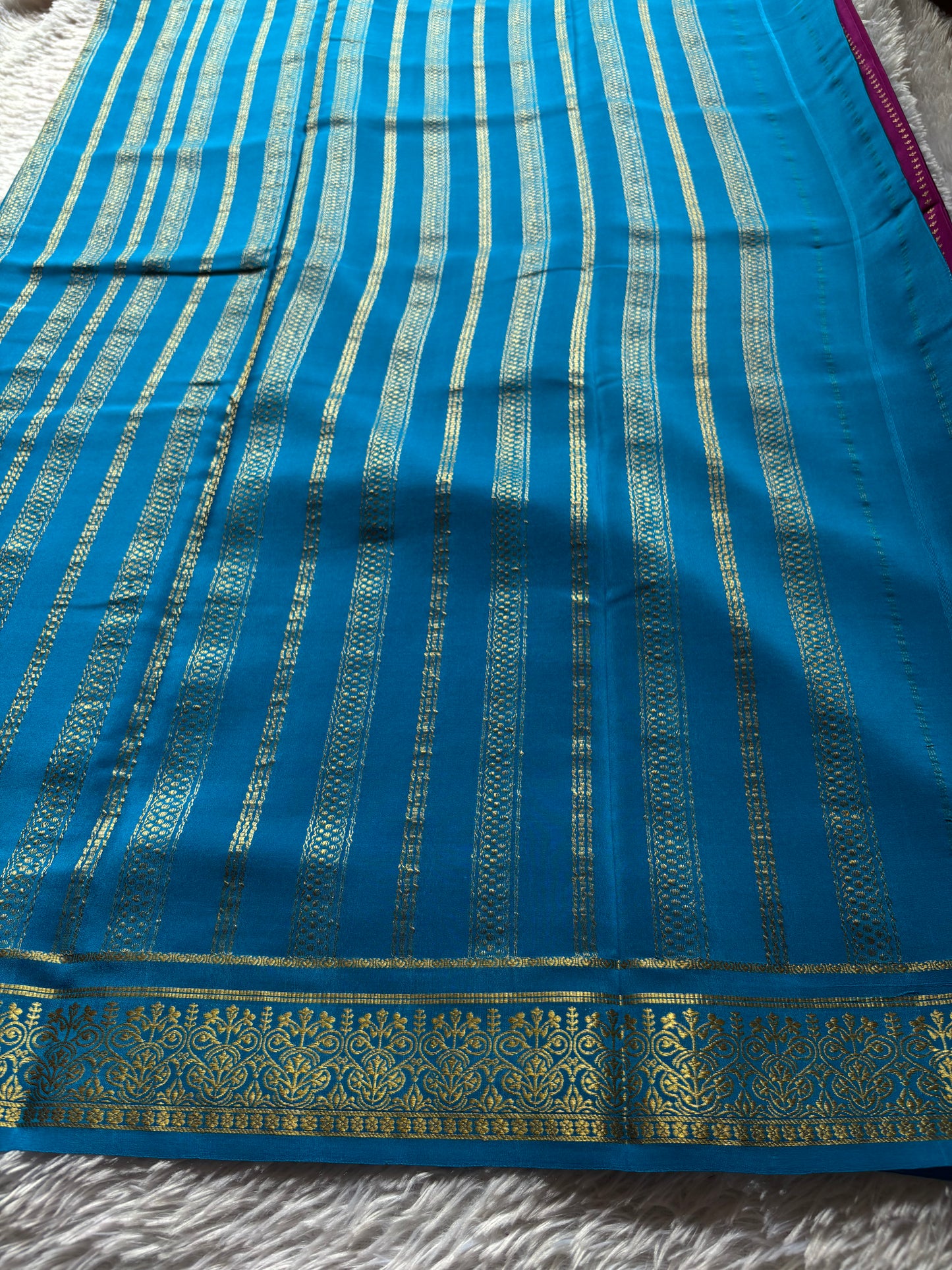 Anila (2D) : Dark magenta-ananda blue