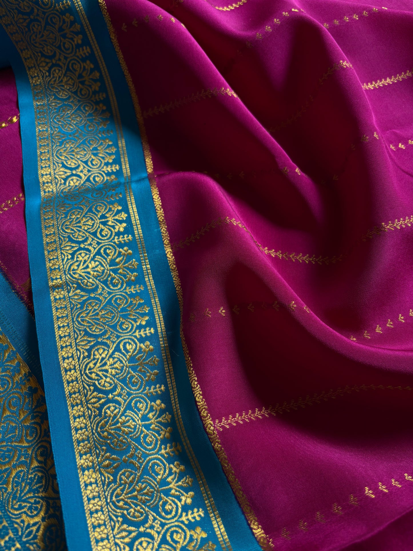 Anila (2D) : Dark magenta-ananda blue